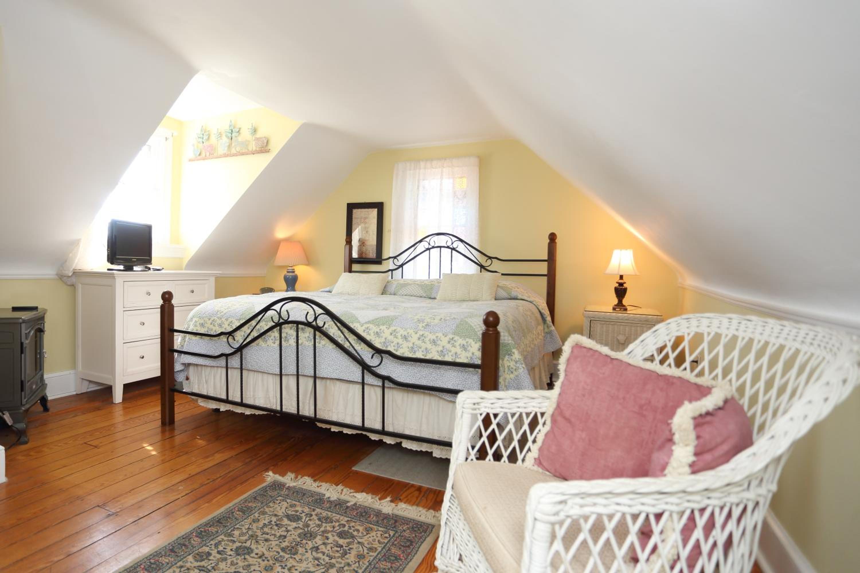 Deluxe King Room with Ocean View photo 1