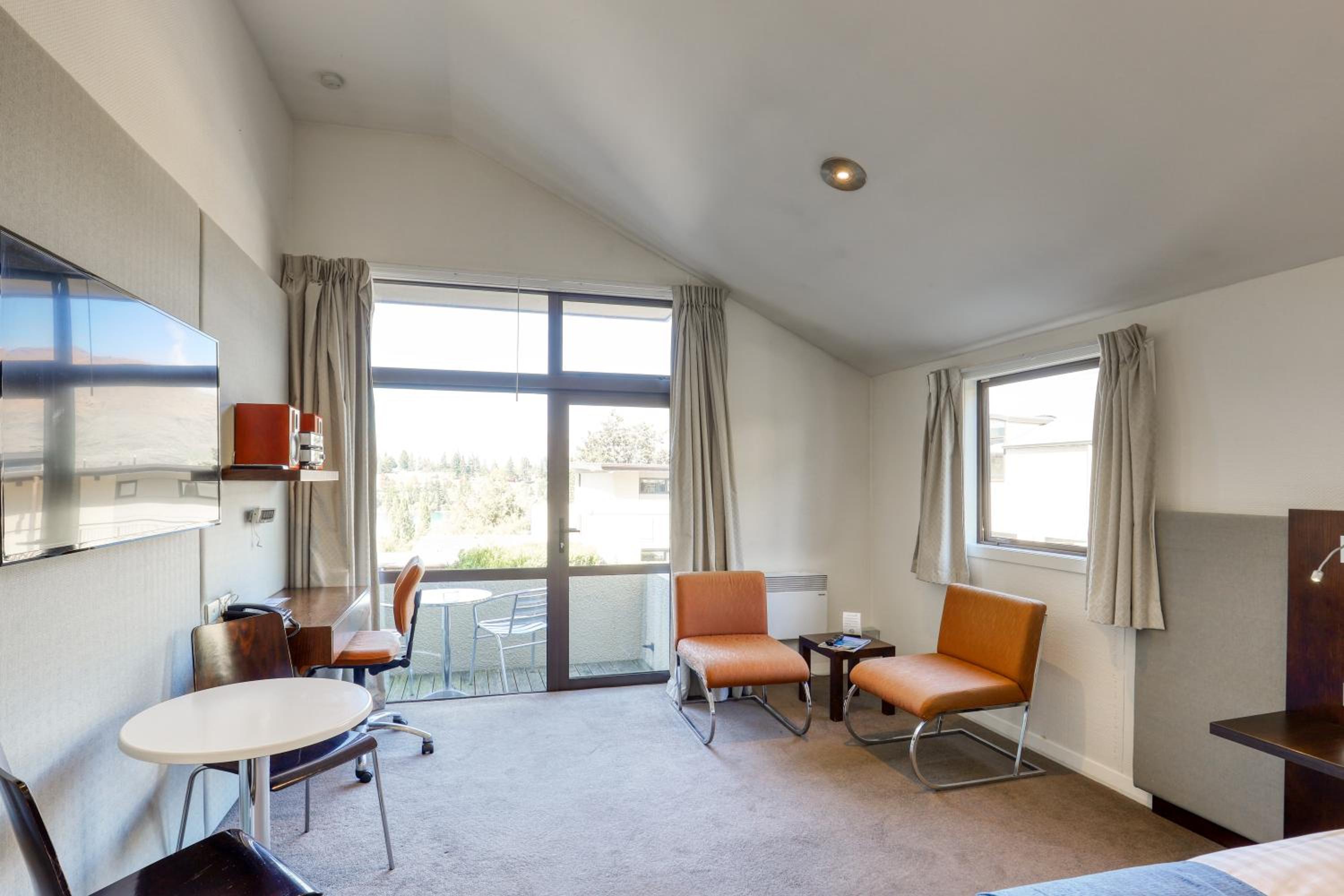 Studio Suite - Photo 9