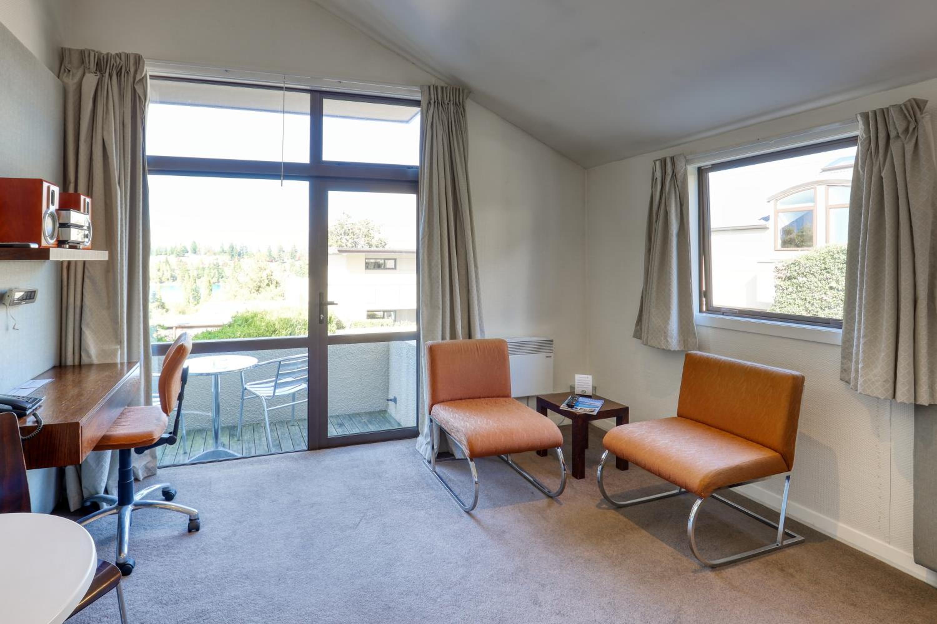 Studio Suite - Photo 11