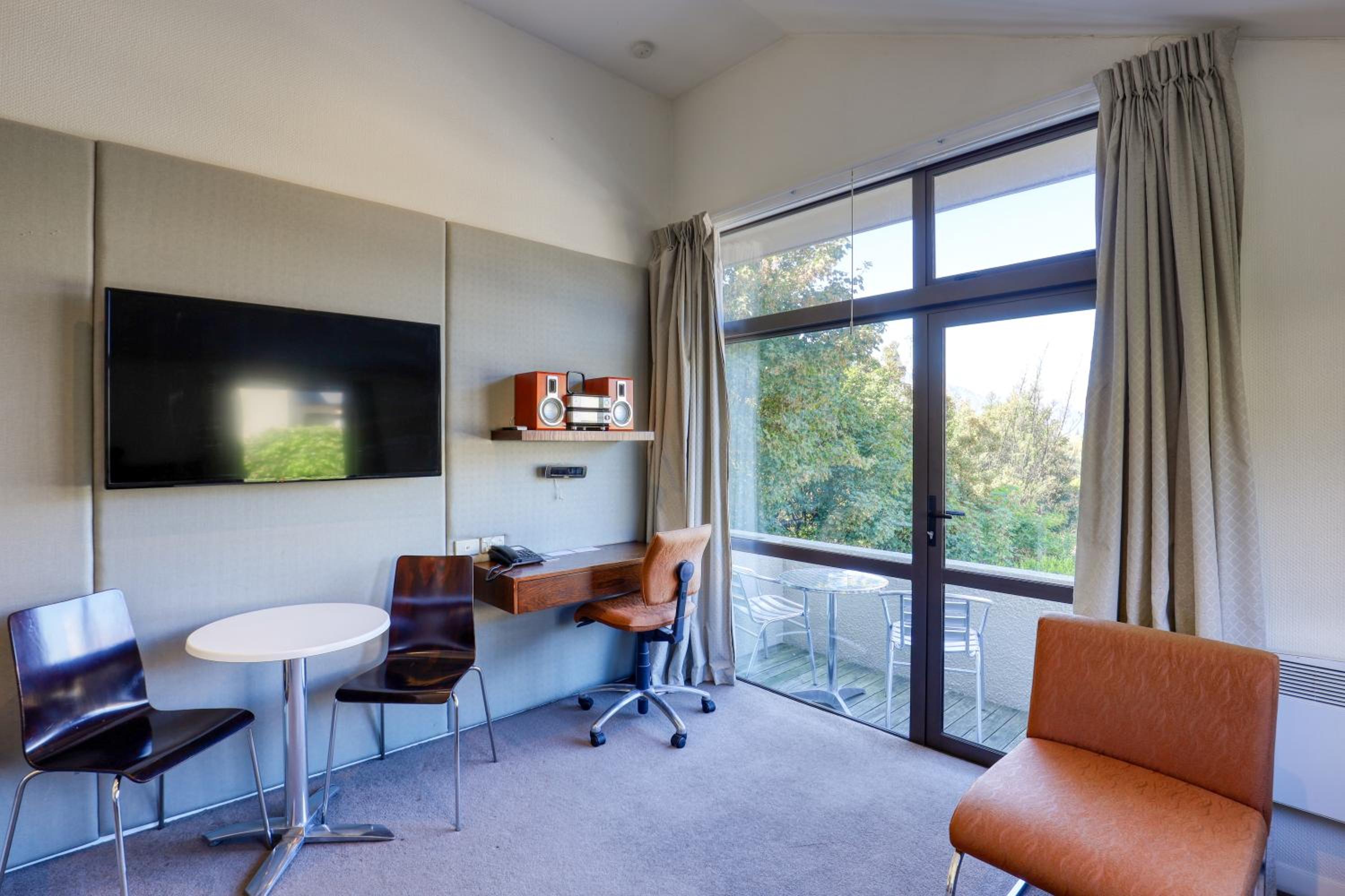 Studio Suite - Photo 10