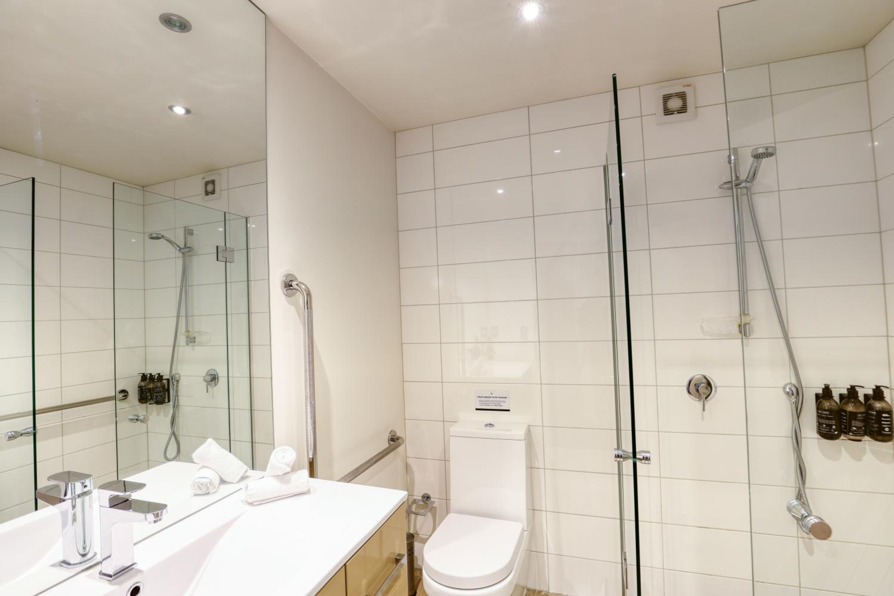Standard Room (No View/Road Facing) - Photo 7
