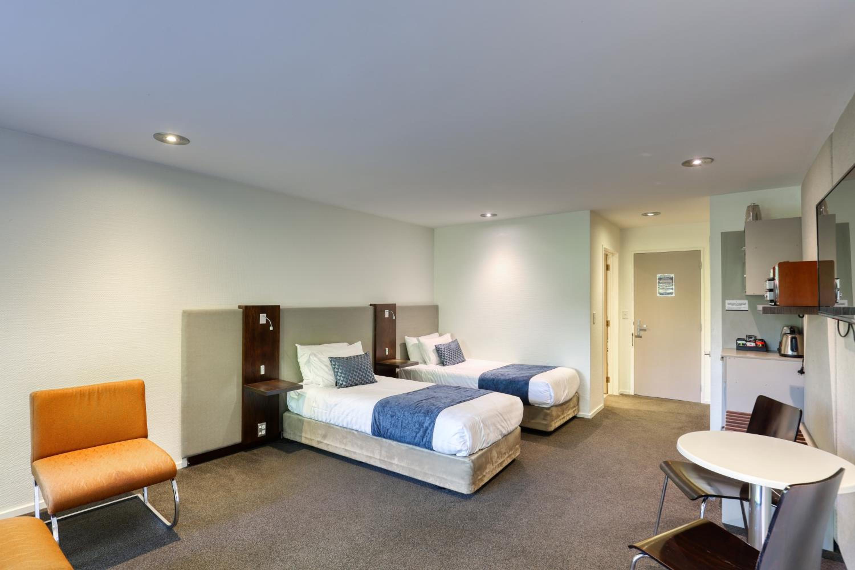 Standard Room (No View/Road Facing) - Photo 15
