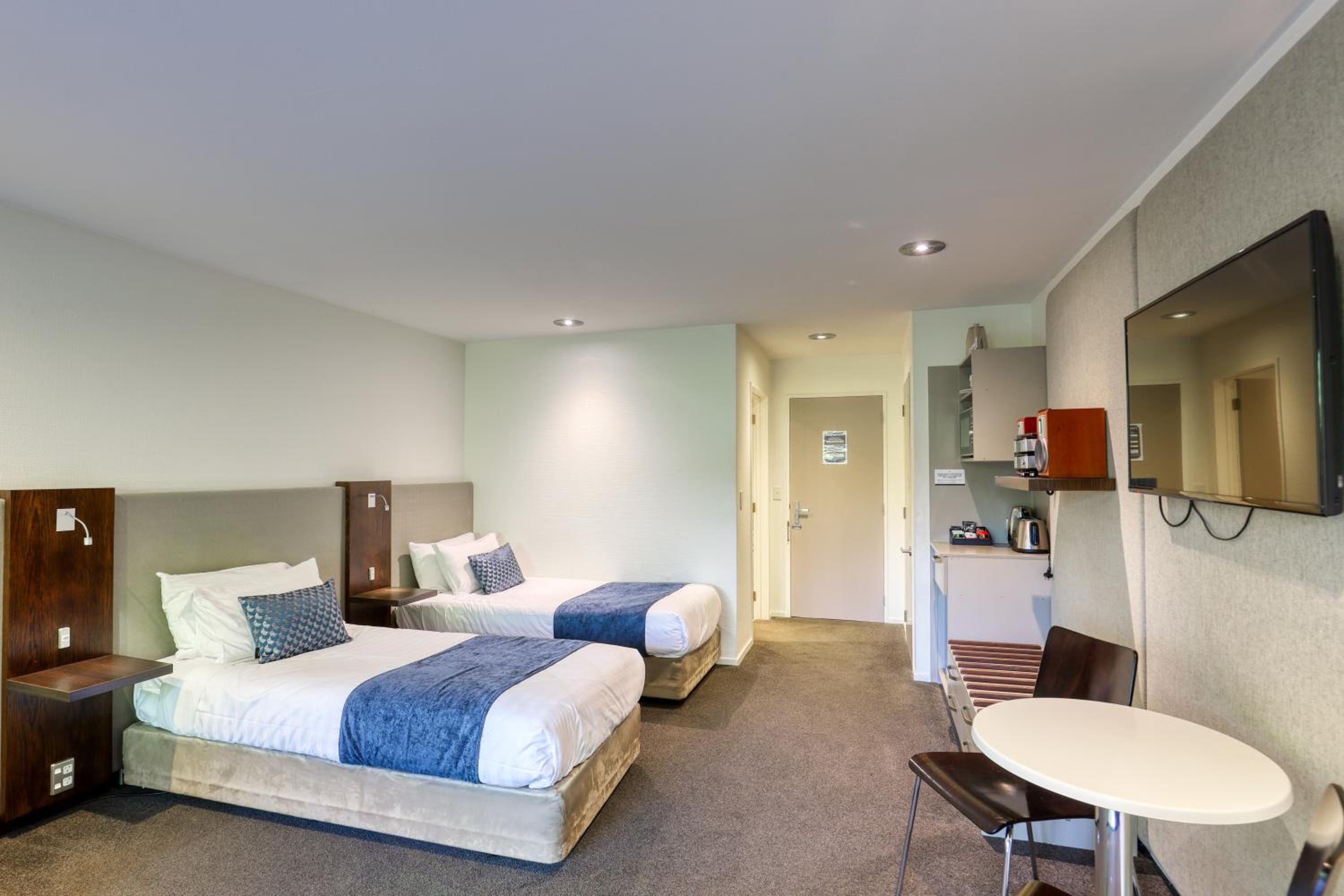 Standard Room (No View/Road Facing) - Photo 12