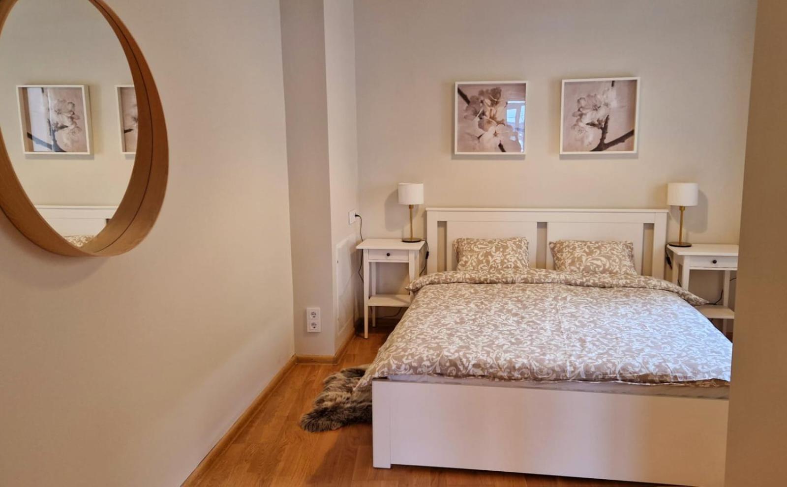 One-Bedroom Apartment - Photo 6