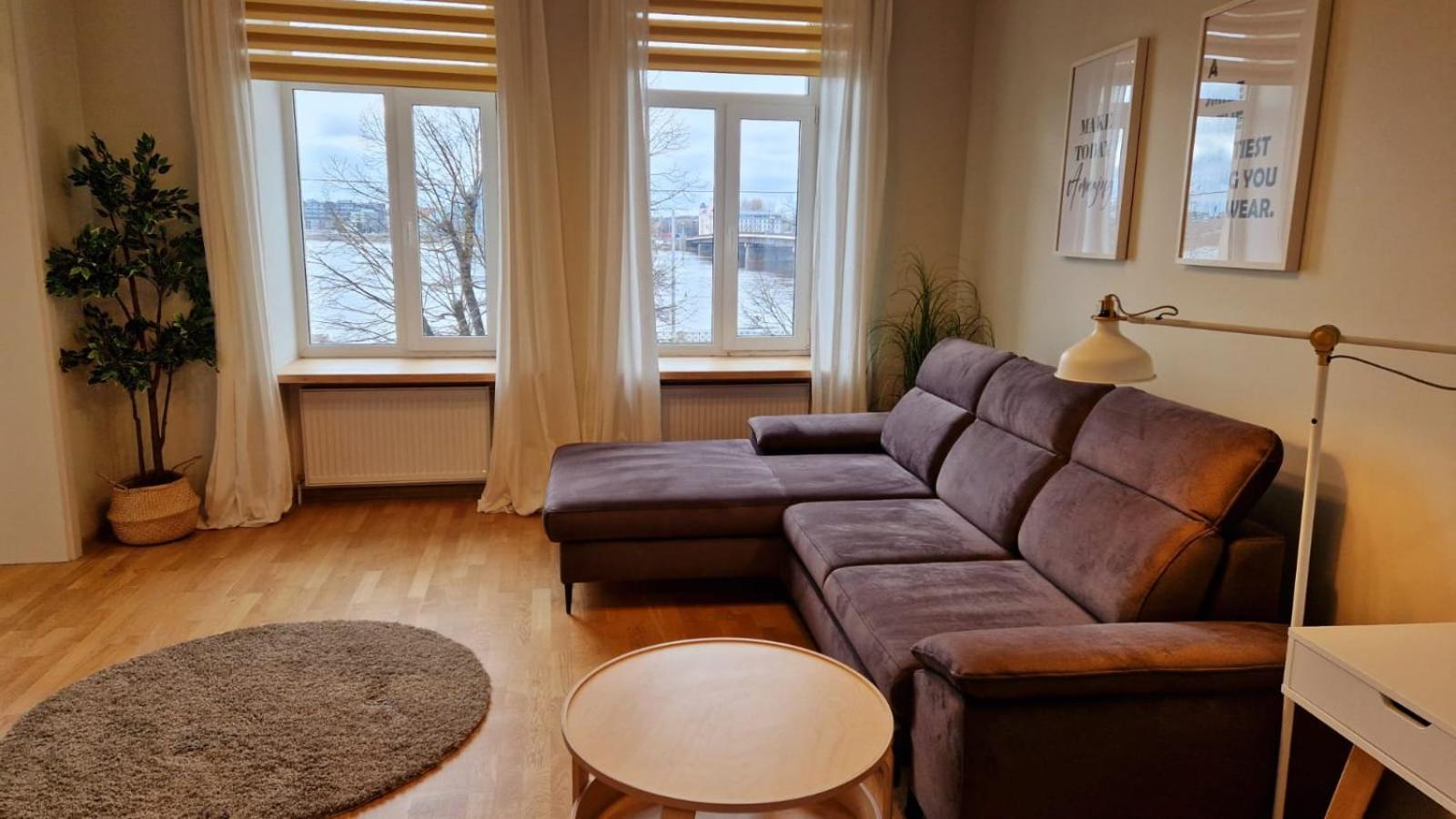 One-Bedroom Apartment - Photo 1