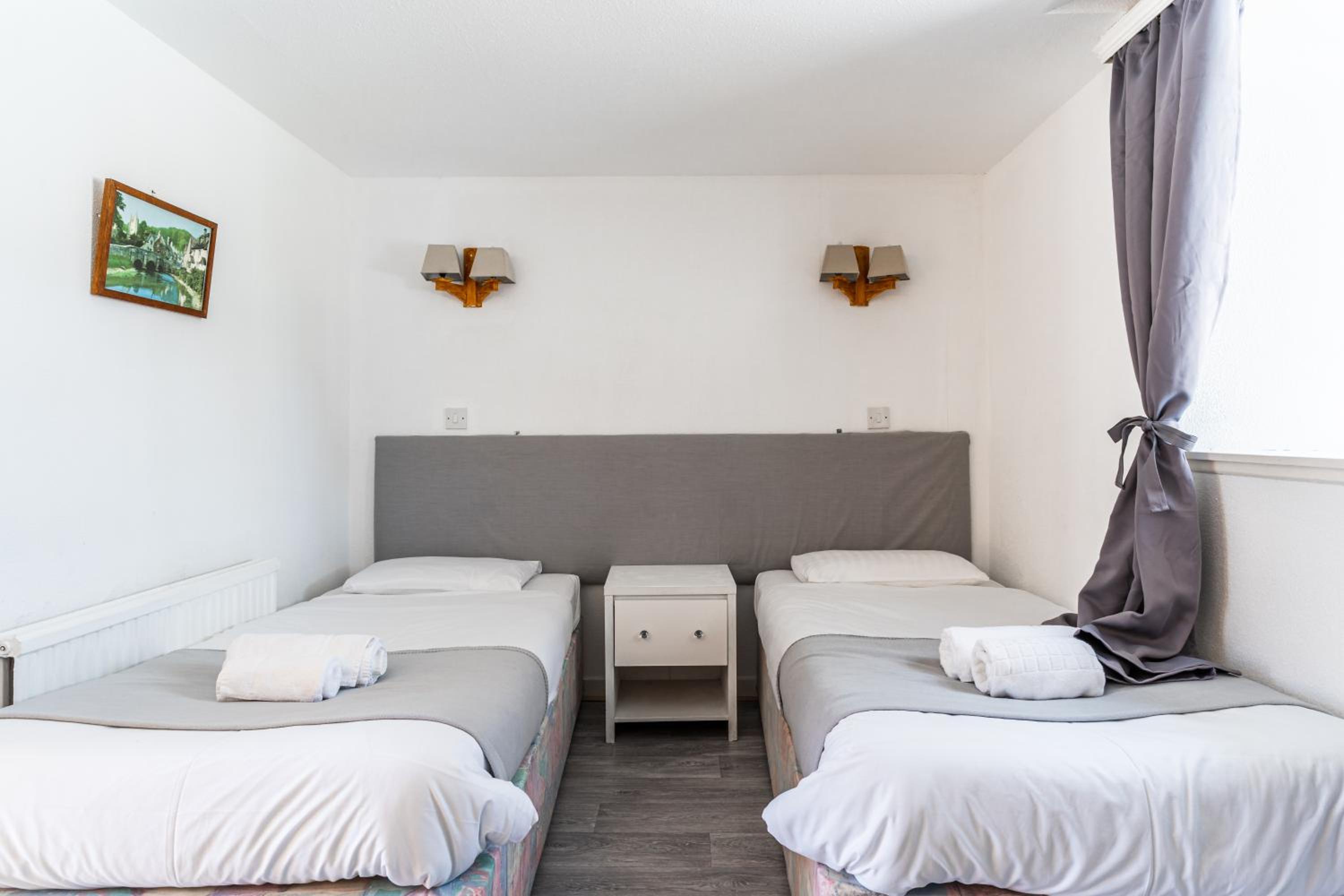 Standard Twin Room - Photo 6