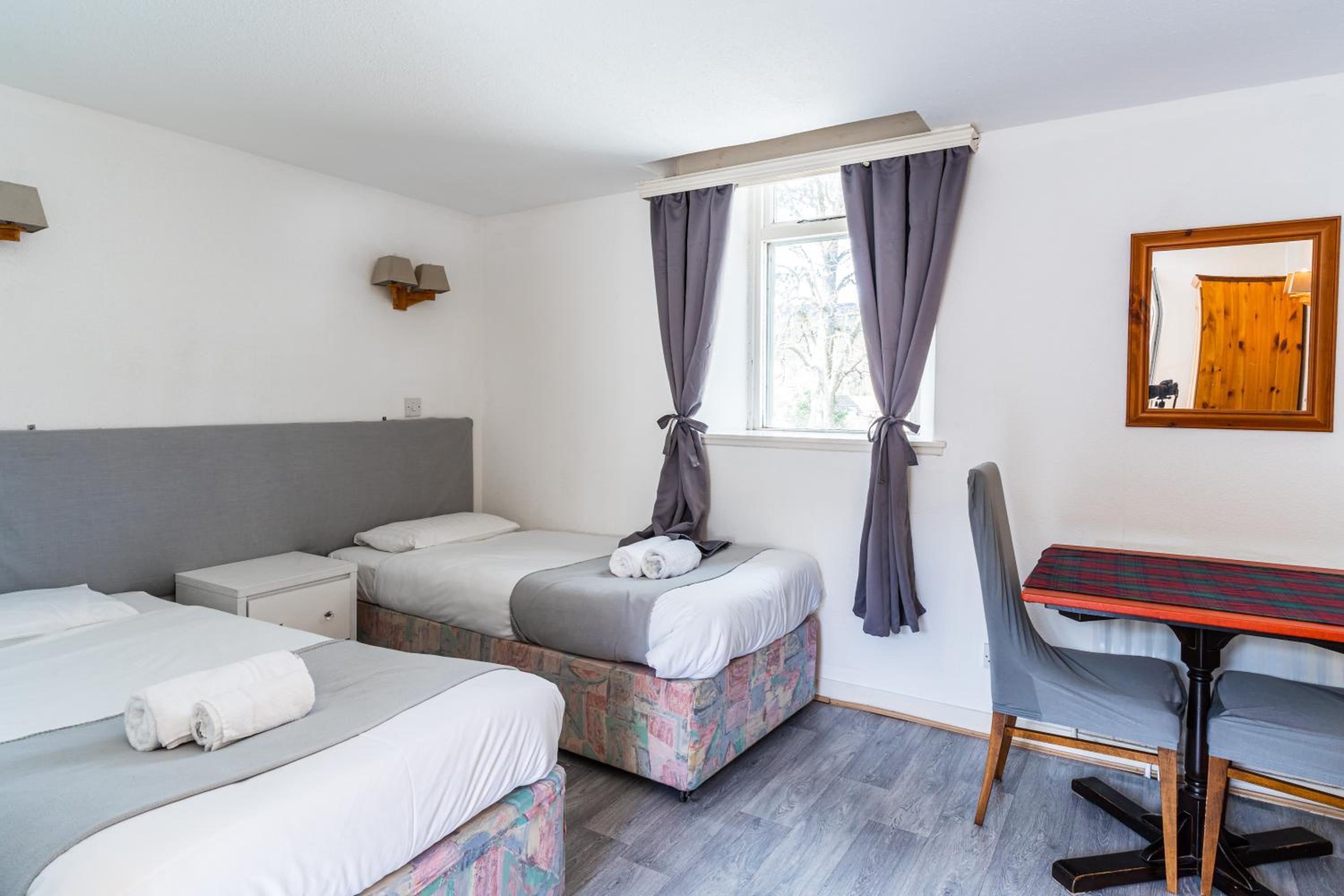 Standard Twin Room - Photo 4