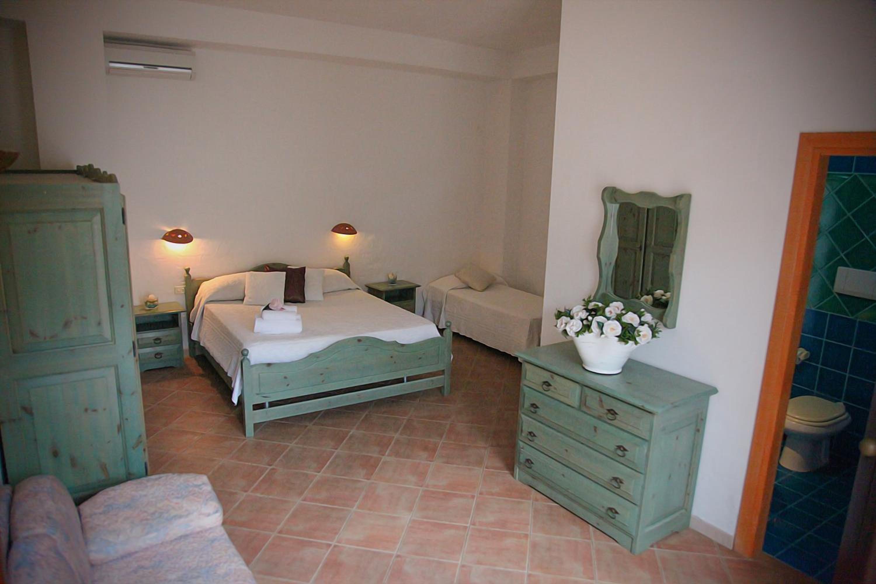 Quadruple Room - Photo 1
