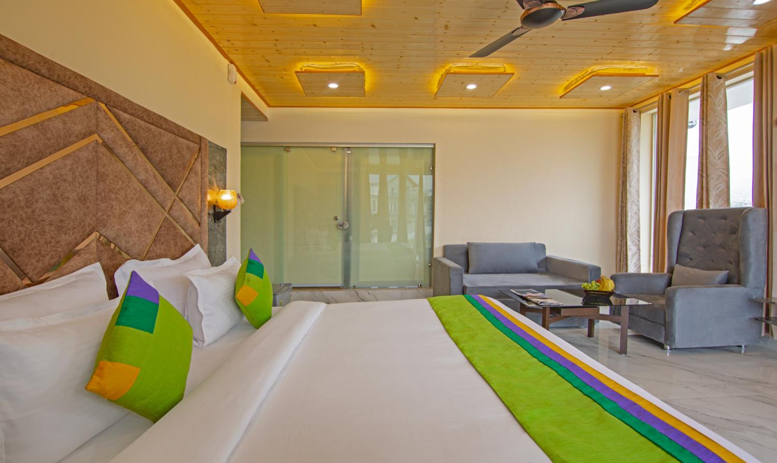 Deluxe Double Room - Photo 12