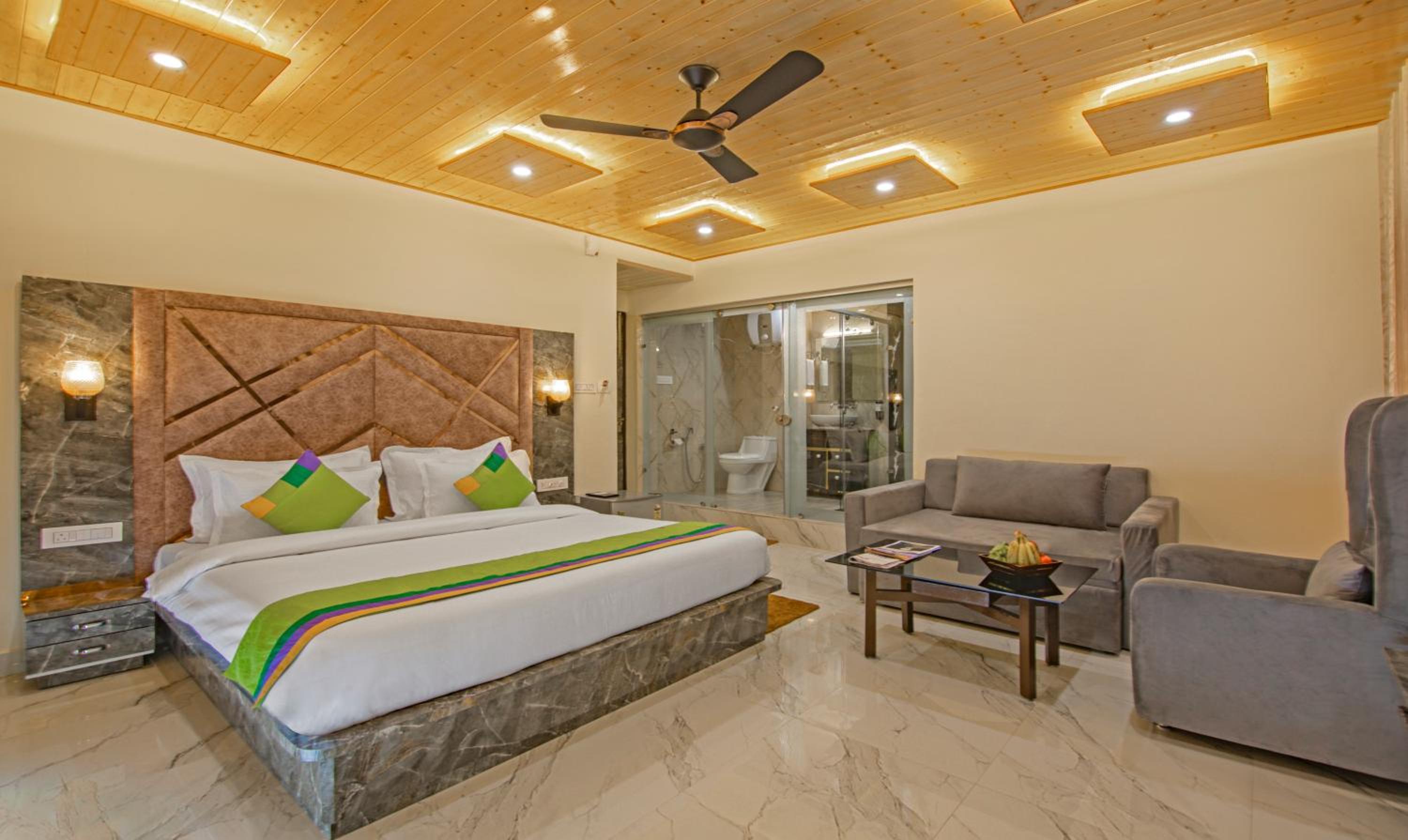 Deluxe Double Room - Photo 11