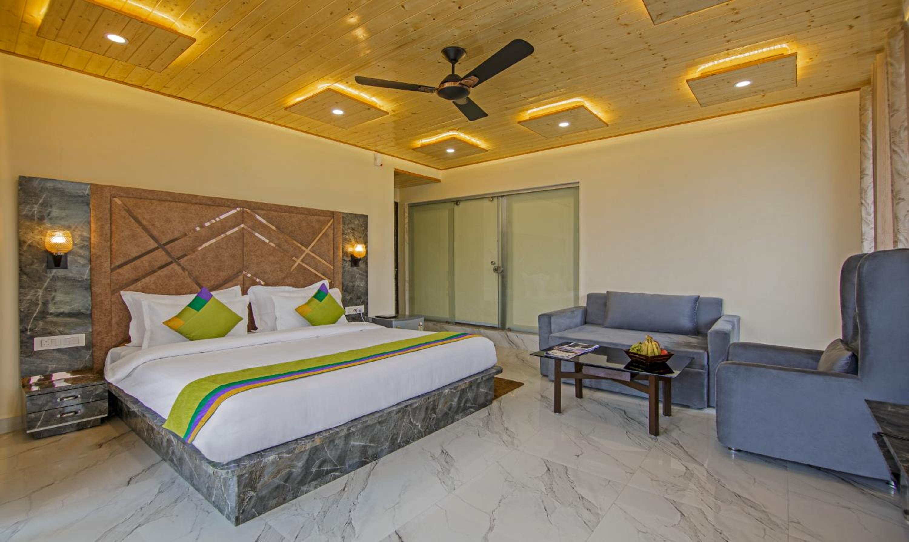 Deluxe Double Room - Photo 9