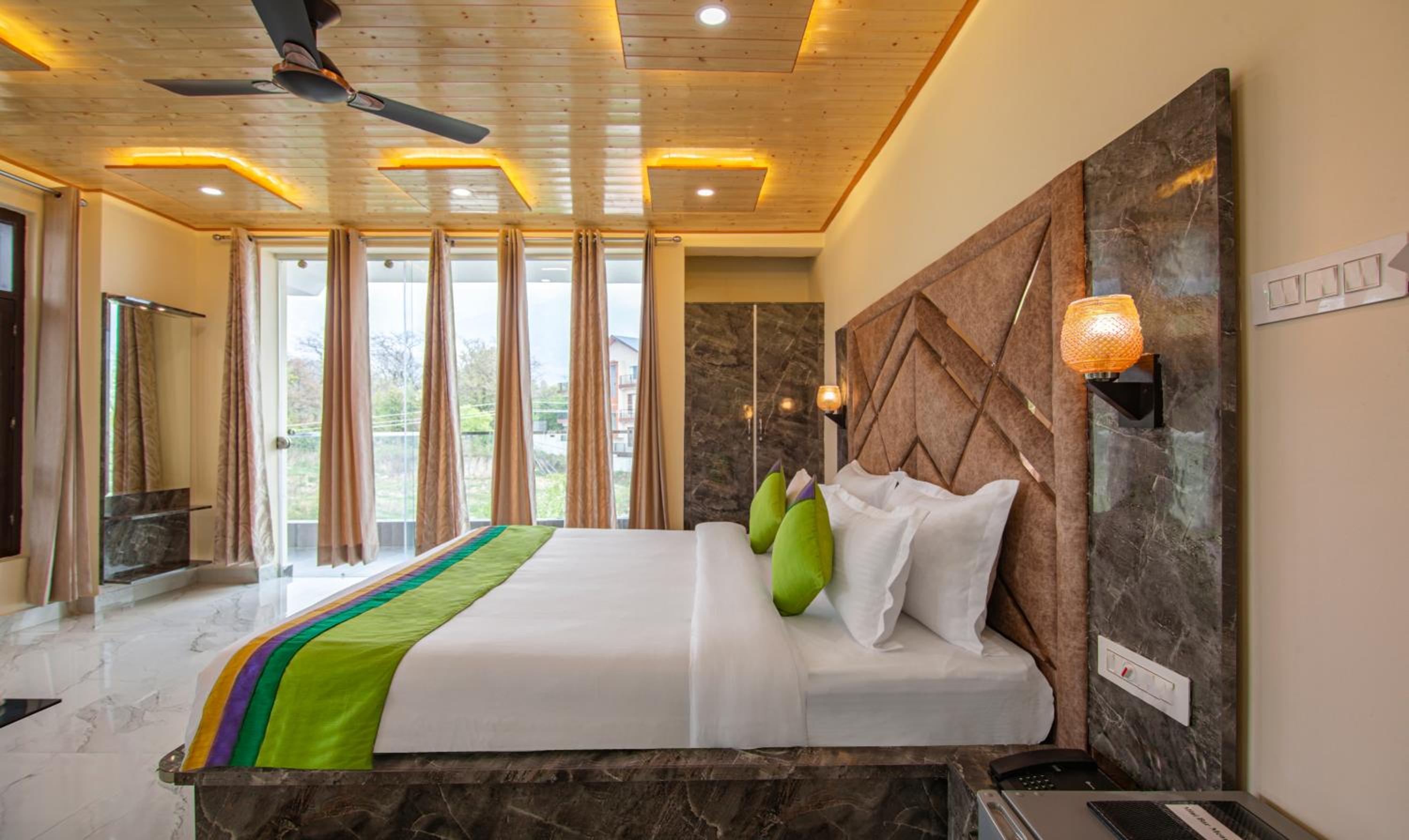 Deluxe Double Room - Photo 8