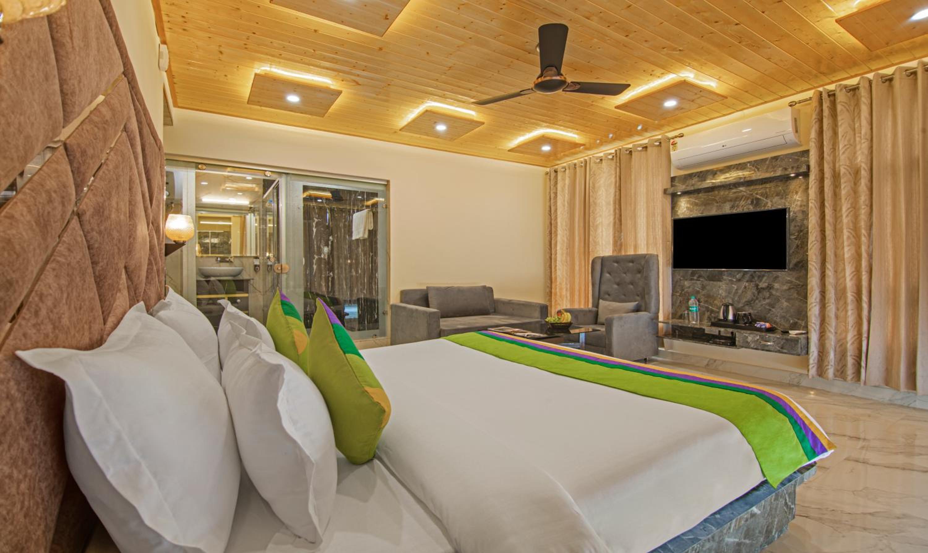 Deluxe Double Room - Photo 7