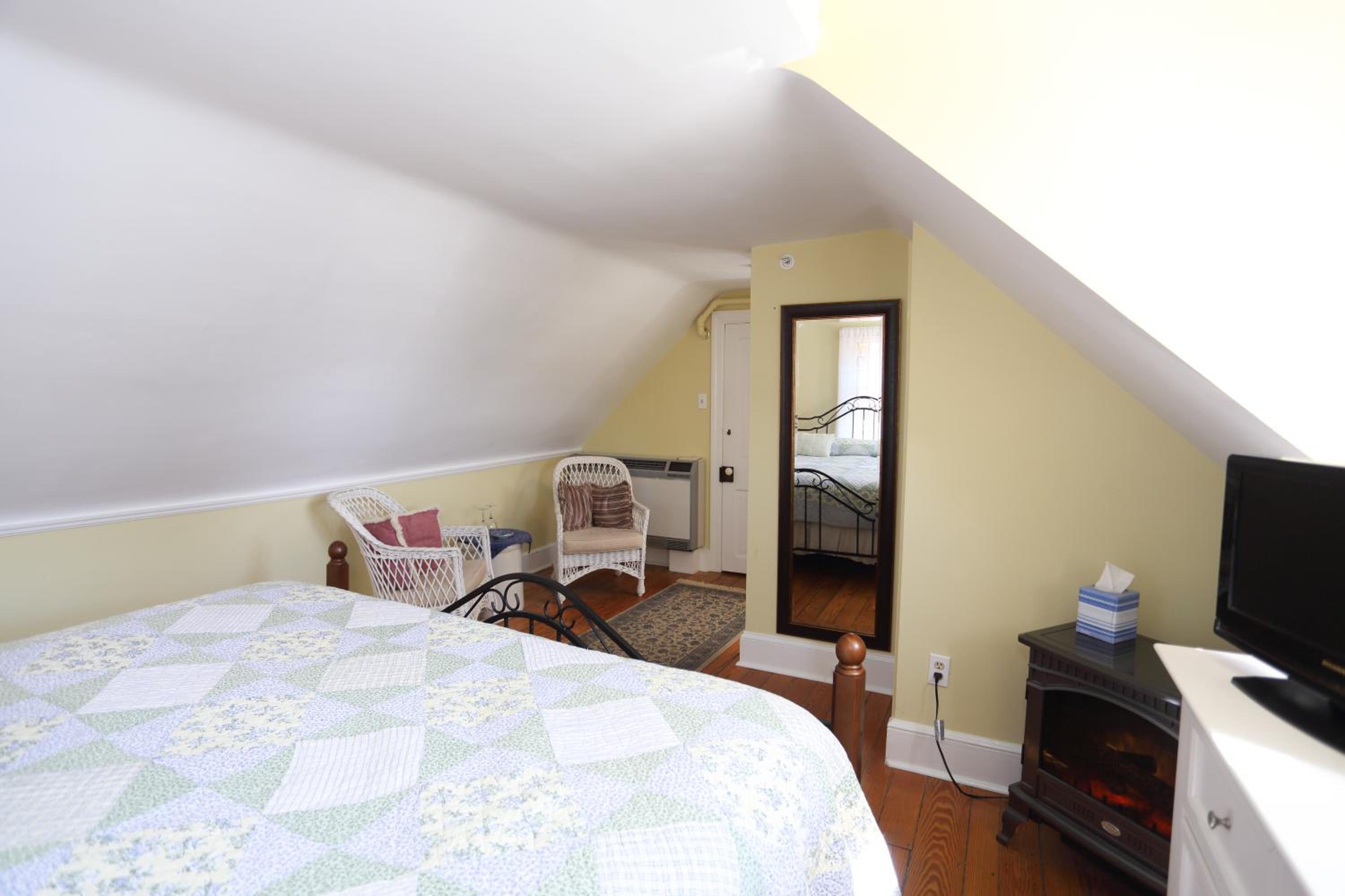 Deluxe King Room with Ocean View photo 3