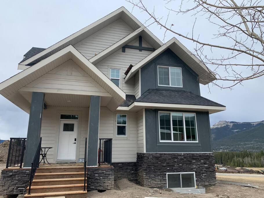 Three-Bedroom House photo 1