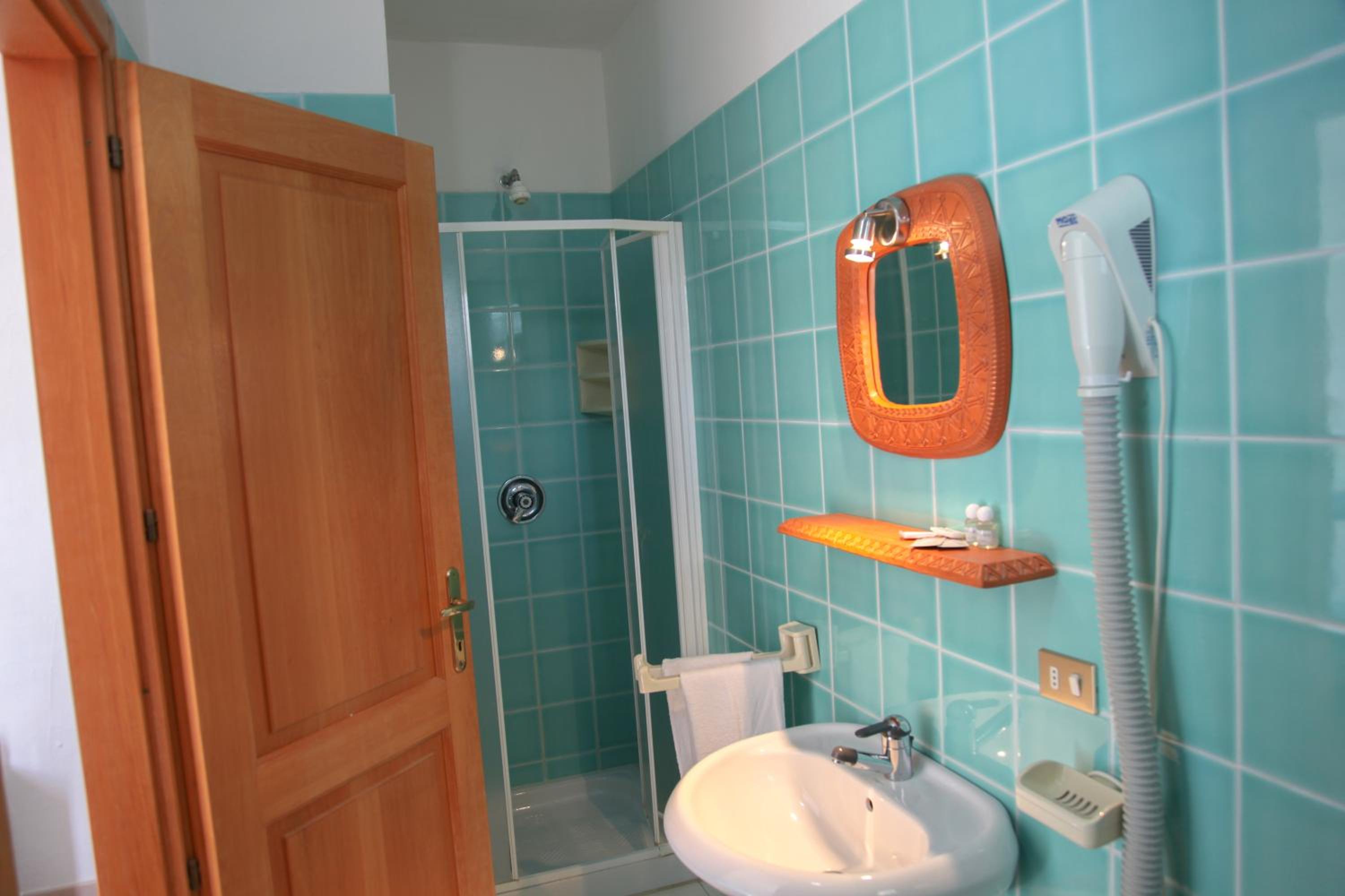 Small Double Room with French Bed - Photo 3