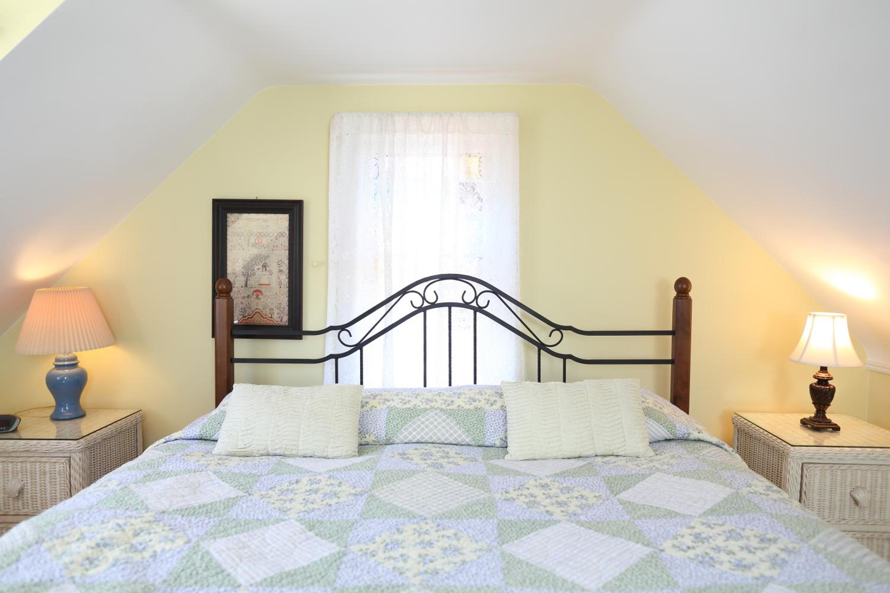 Deluxe King Room with Ocean View photo 2