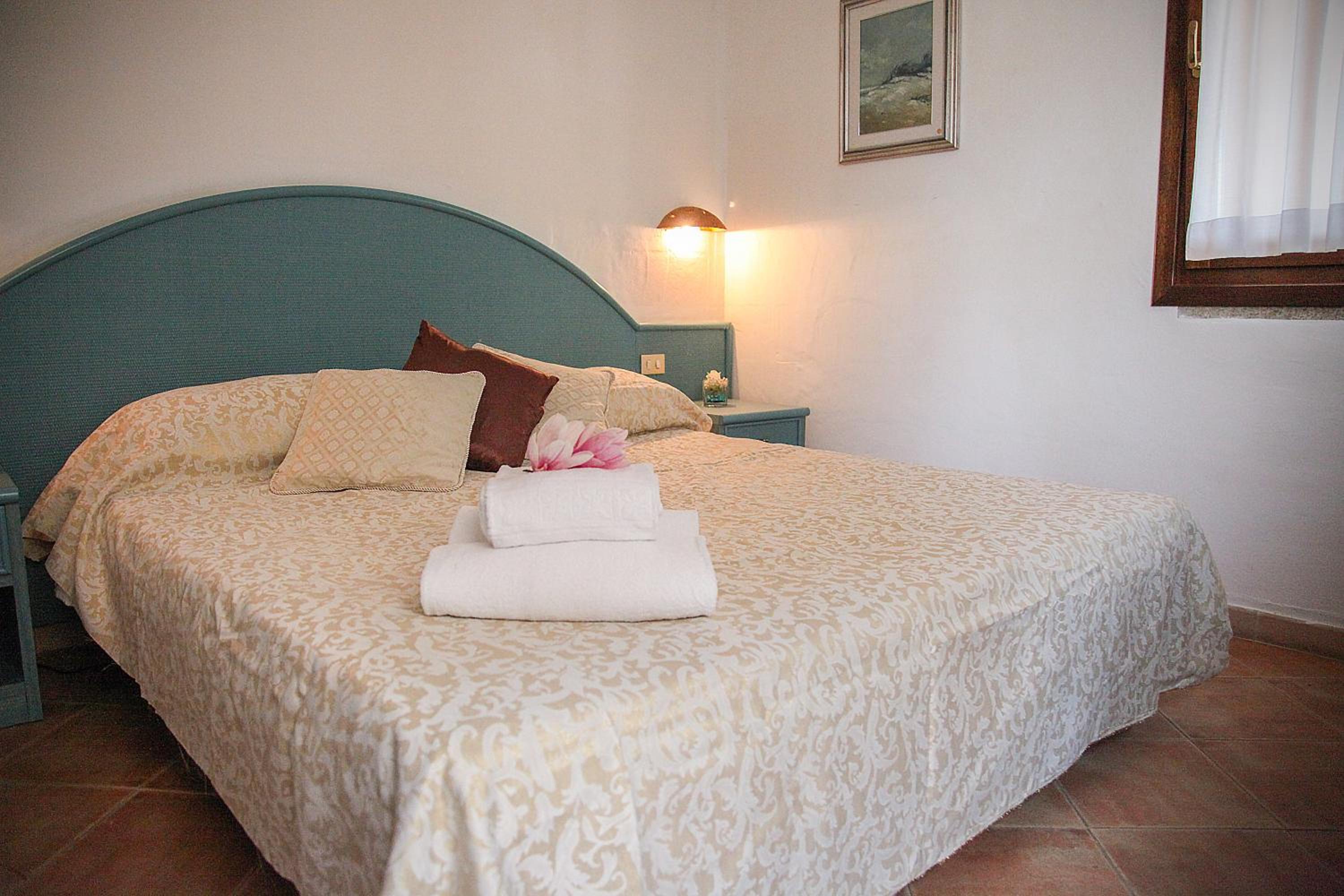 Small Double Room with French Bed - Photo 4