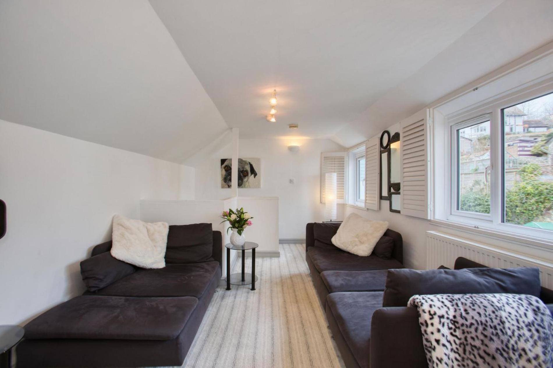 One-Bedroom House photo 1