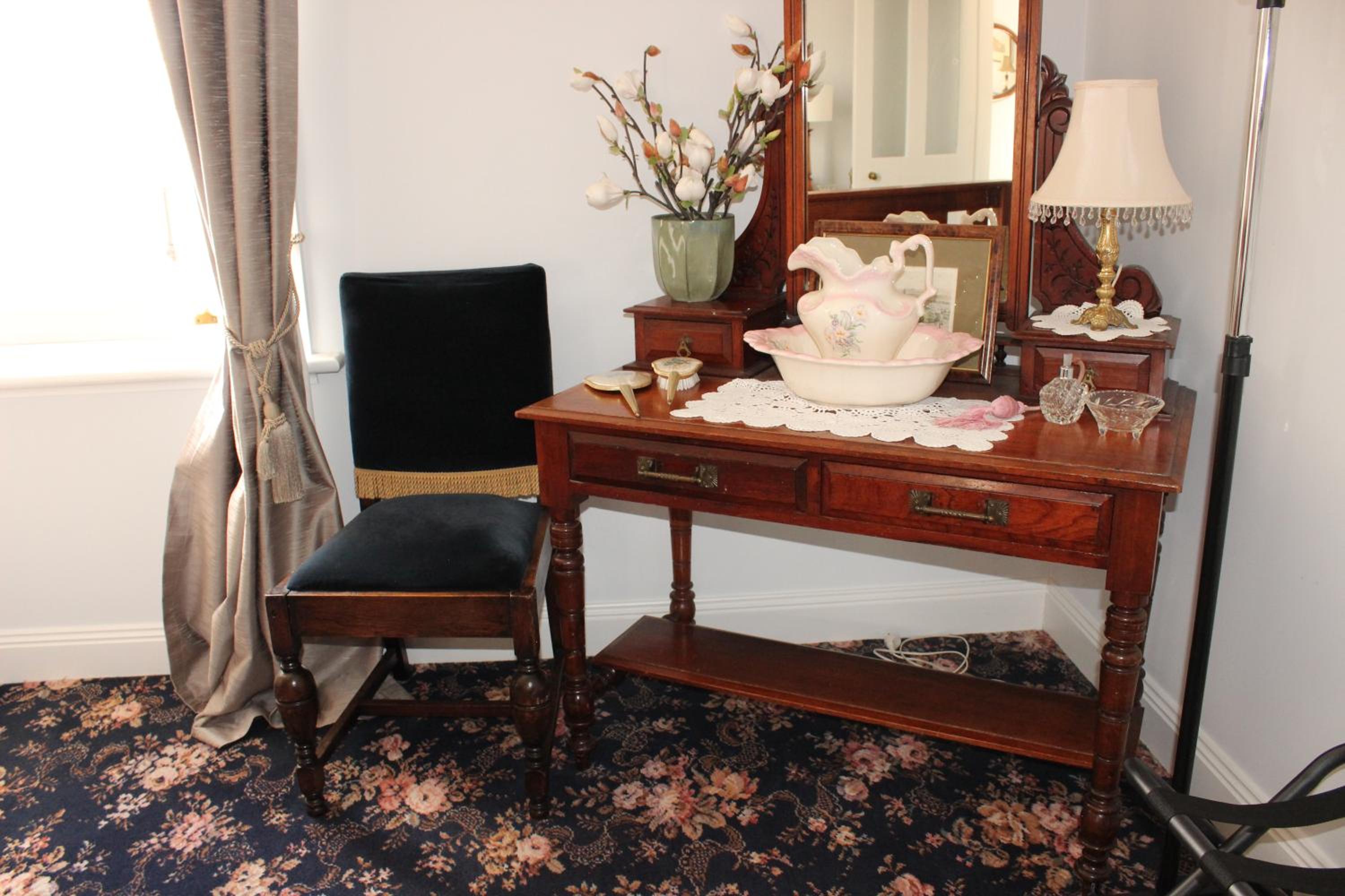 One-Bedroom Apartment - Photo 14