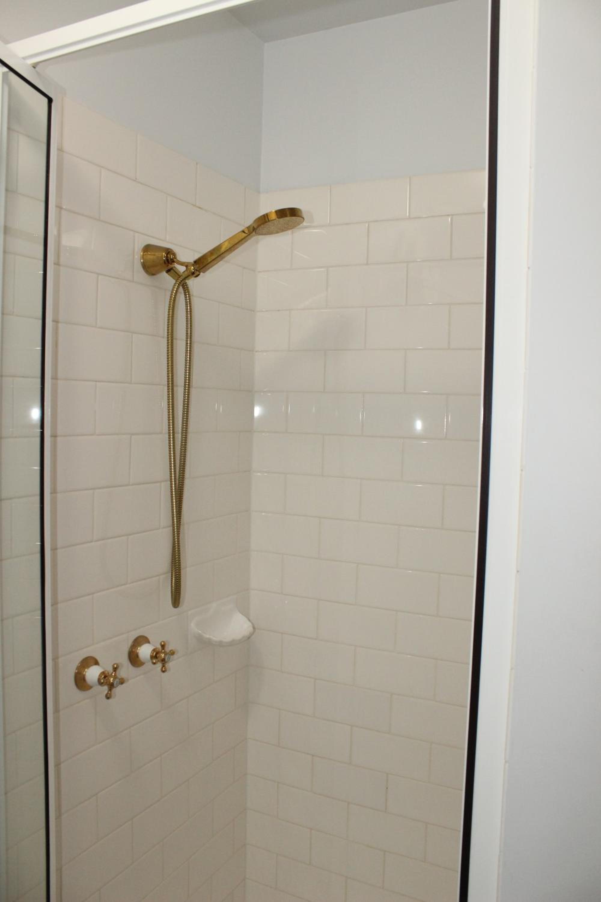 One-Bedroom Apartment - Photo 7
