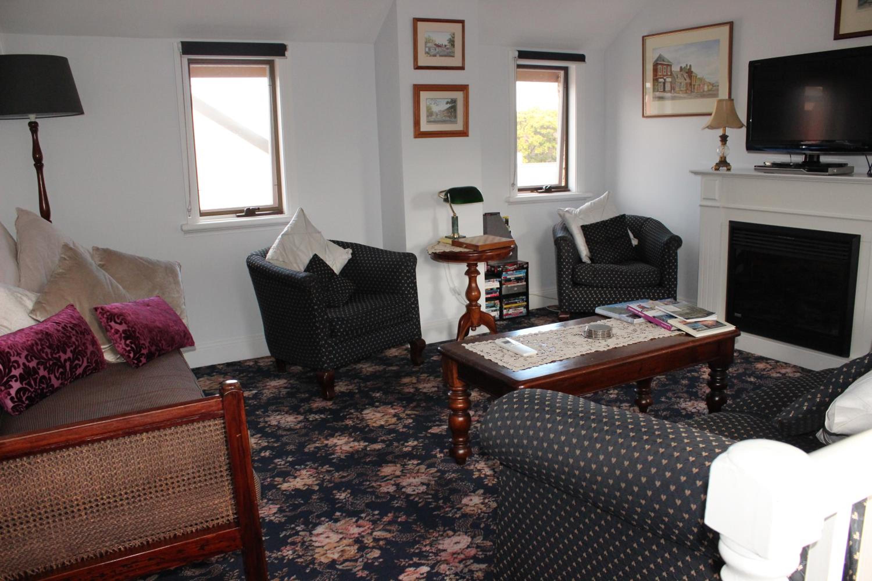 One-Bedroom Apartment - Photo 6