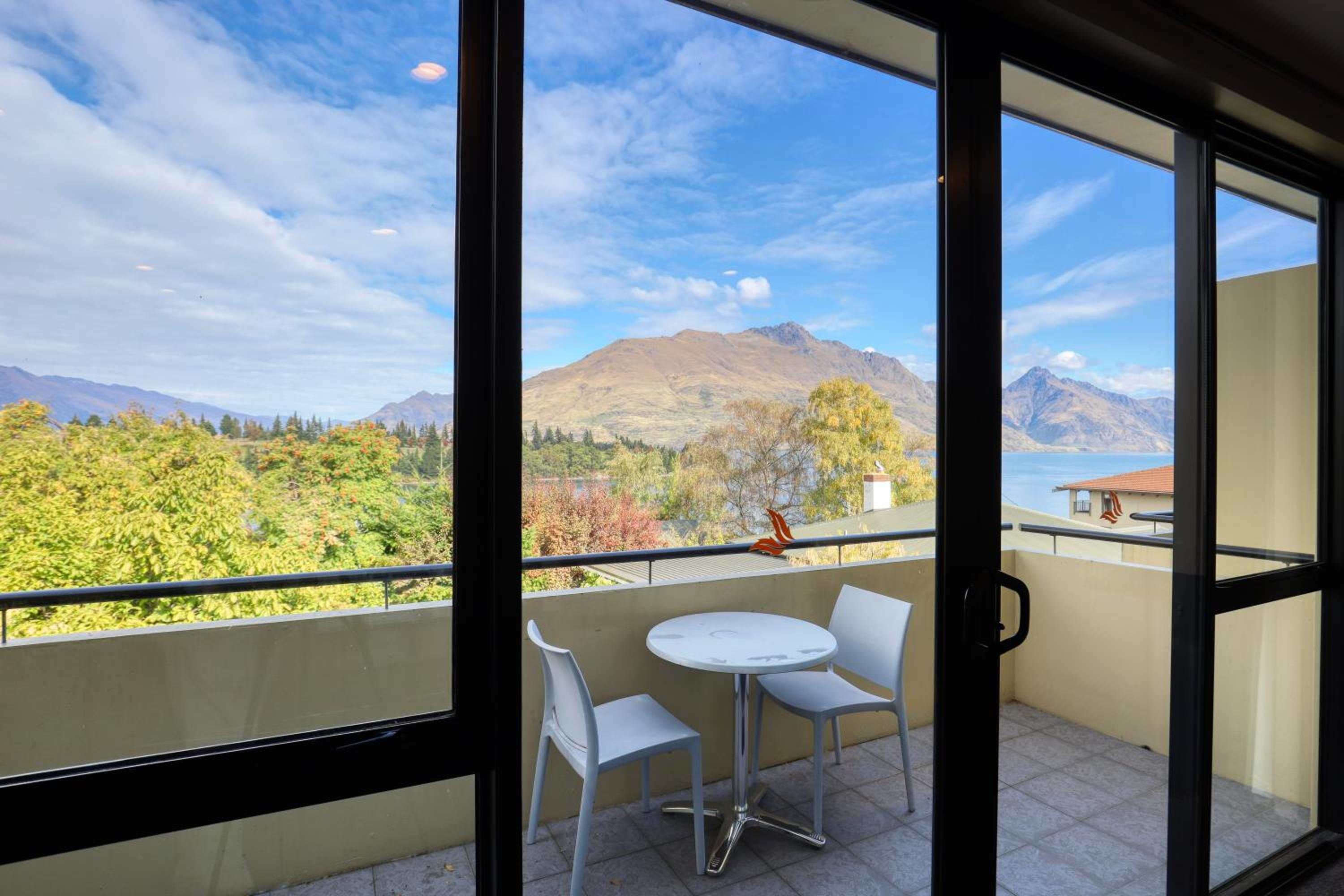 One-Bedroom Apartment with Balcony - Photo 18