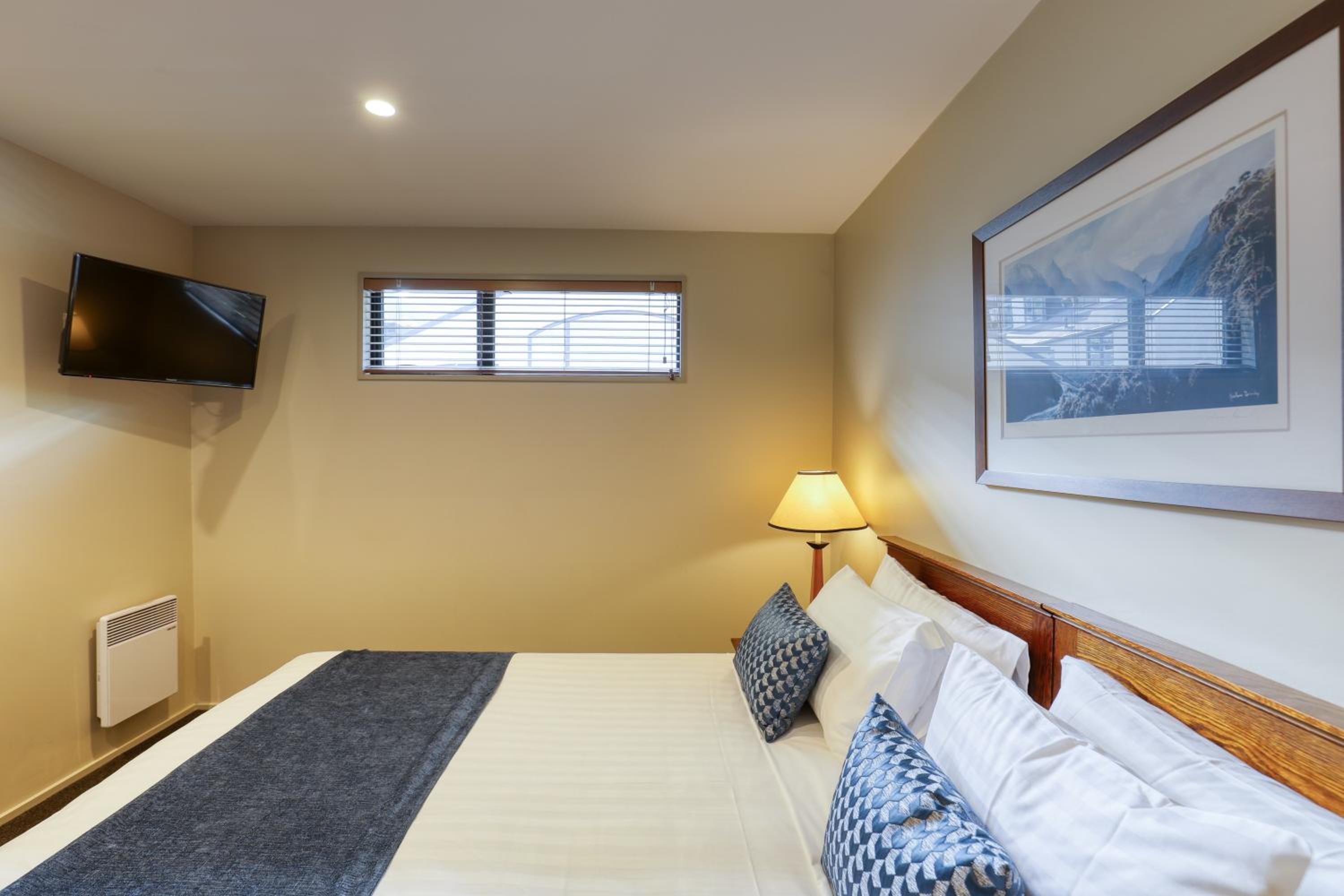 One-Bedroom Apartment with Balcony - Photo 11