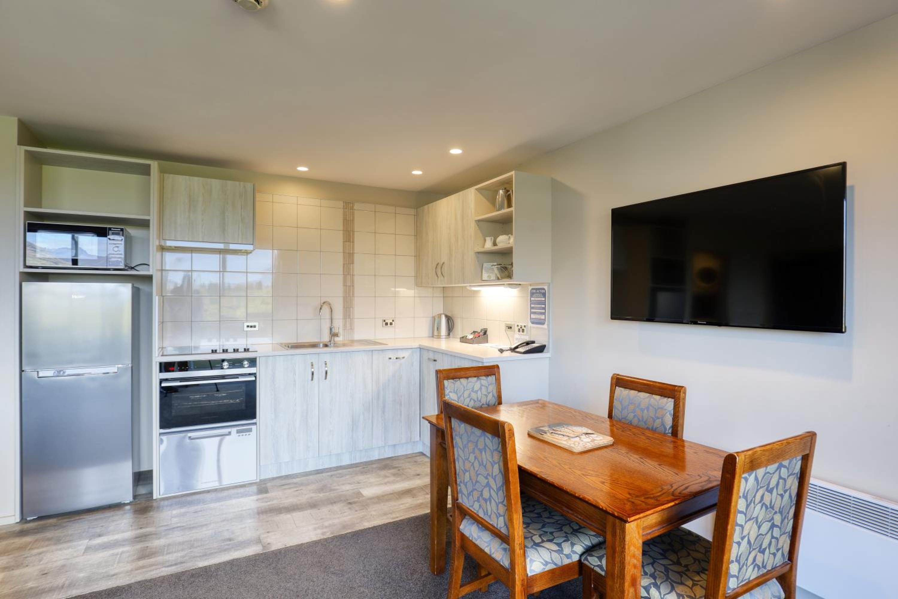 One-Bedroom Apartment with Balcony - Photo 4
