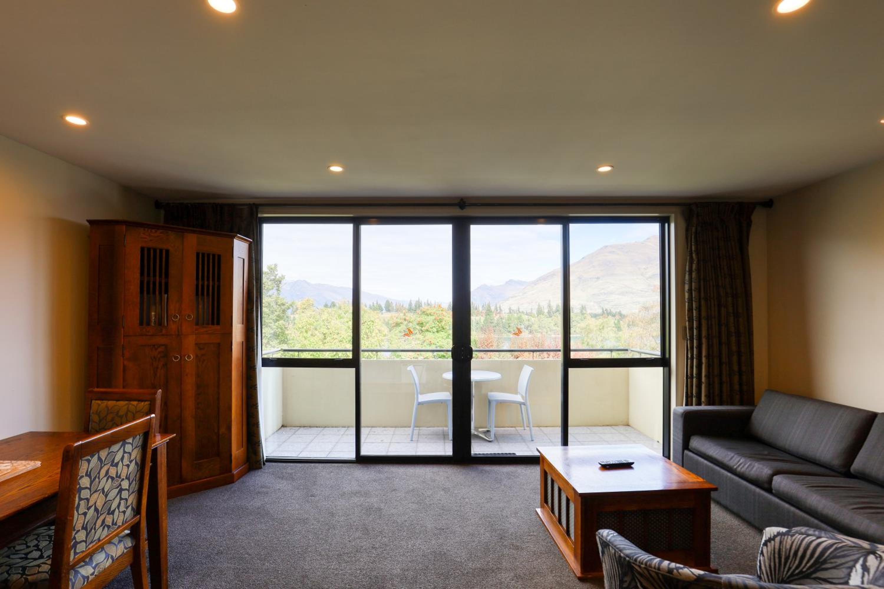 One-Bedroom Apartment with Balcony - Photo 3
