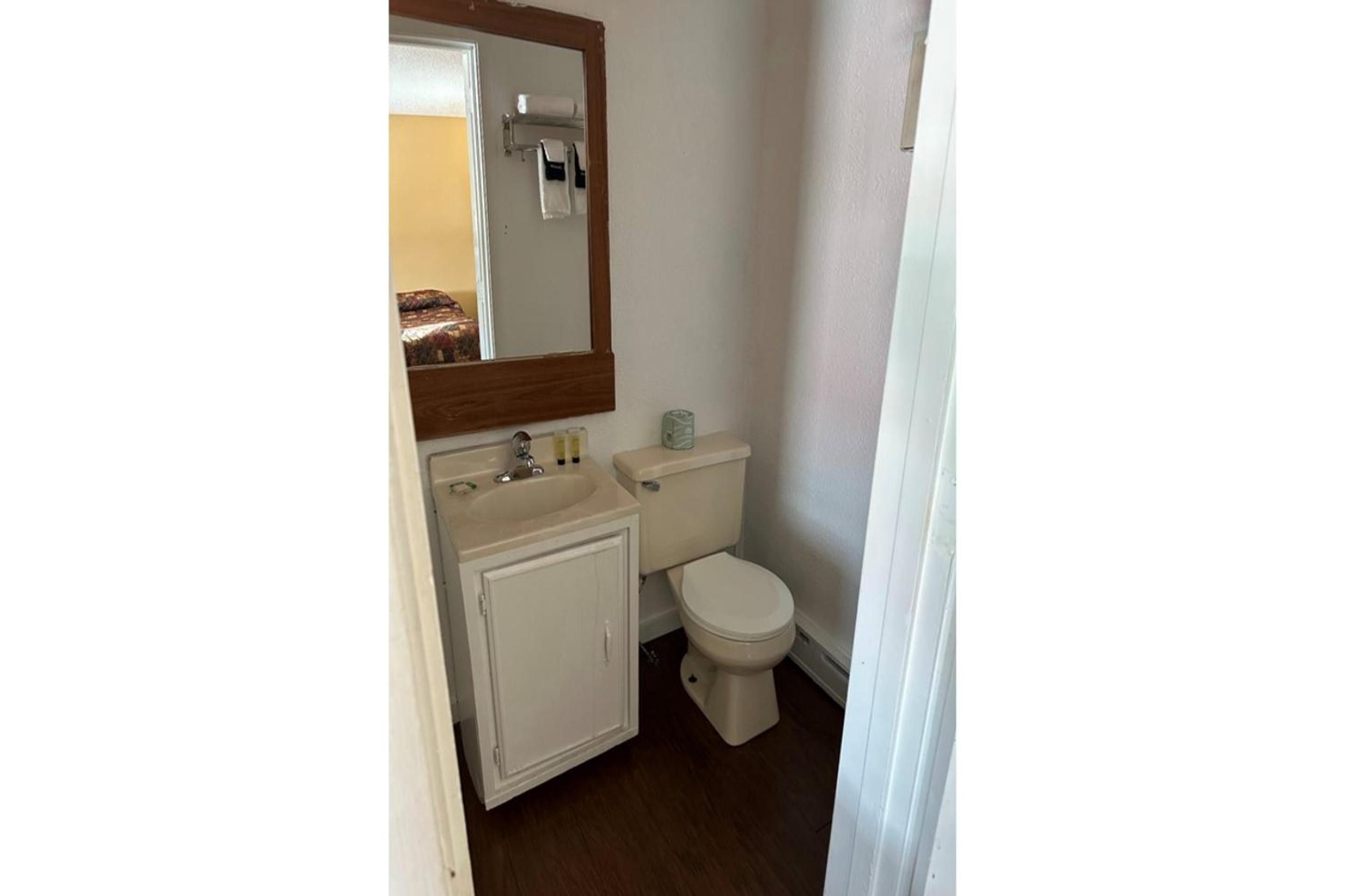 Premium Queen Bed with Kitchenette photo 3