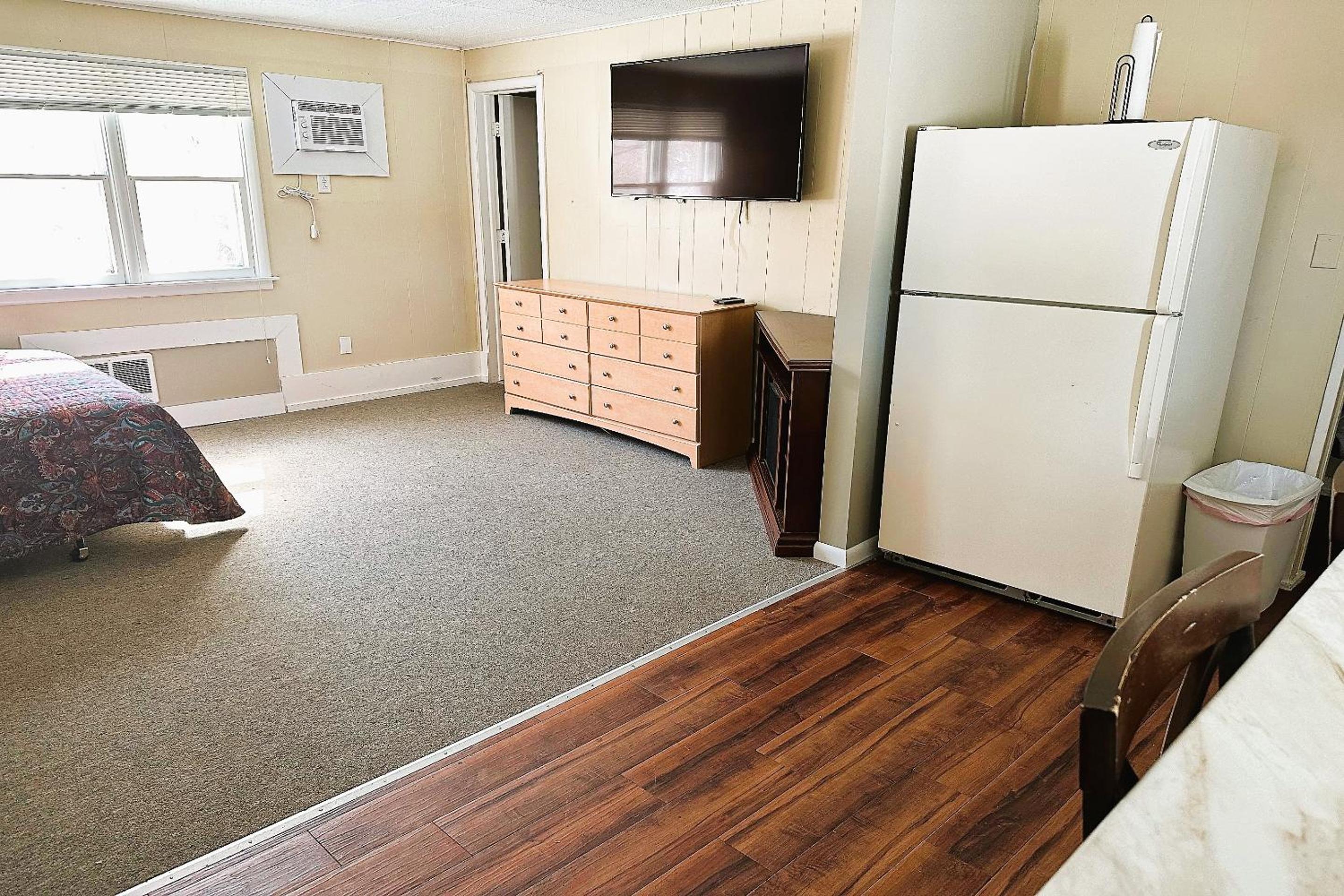 Premium Queen Bed with Kitchenette photo 2