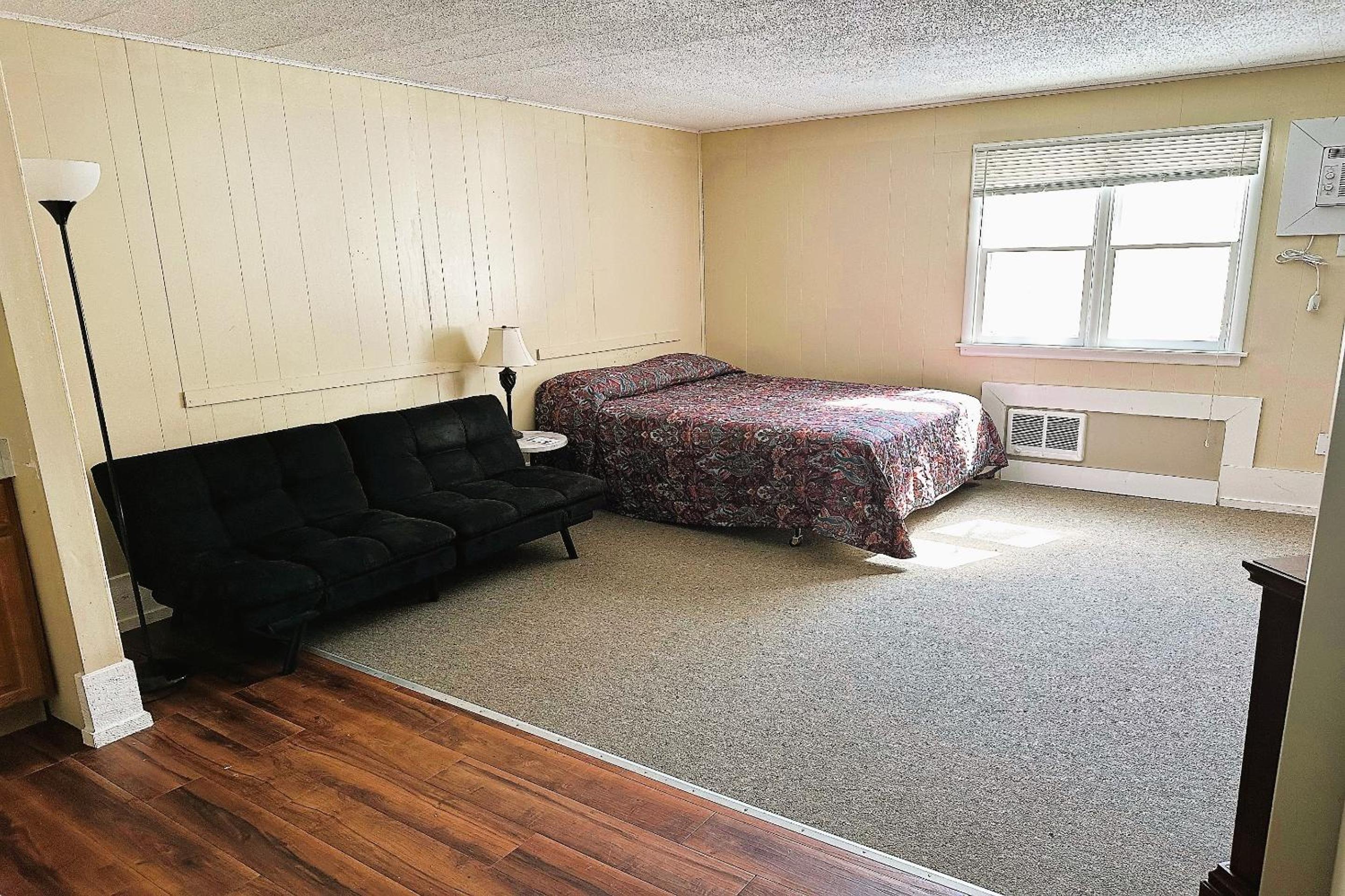 Premium Queen Bed with Kitchenette photo 1