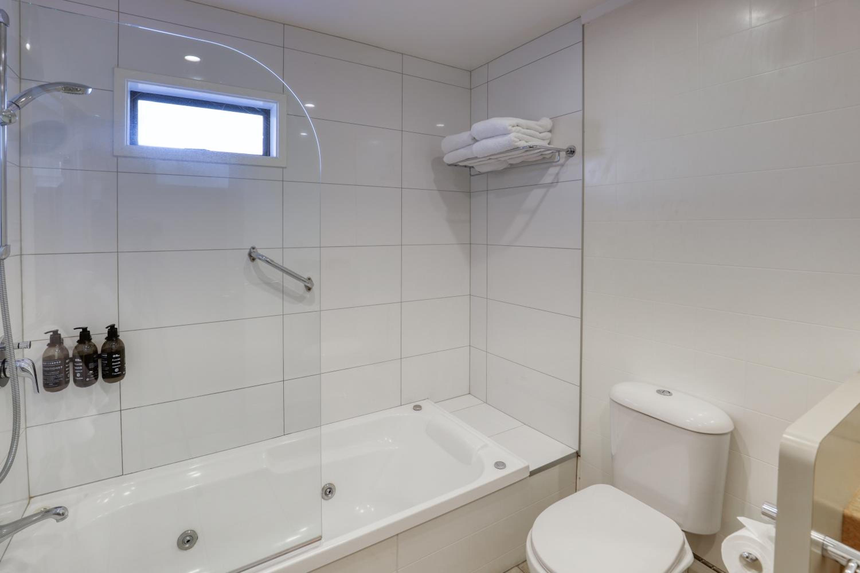 Two-Bedroom Apartment with Courtyard - Photo 12