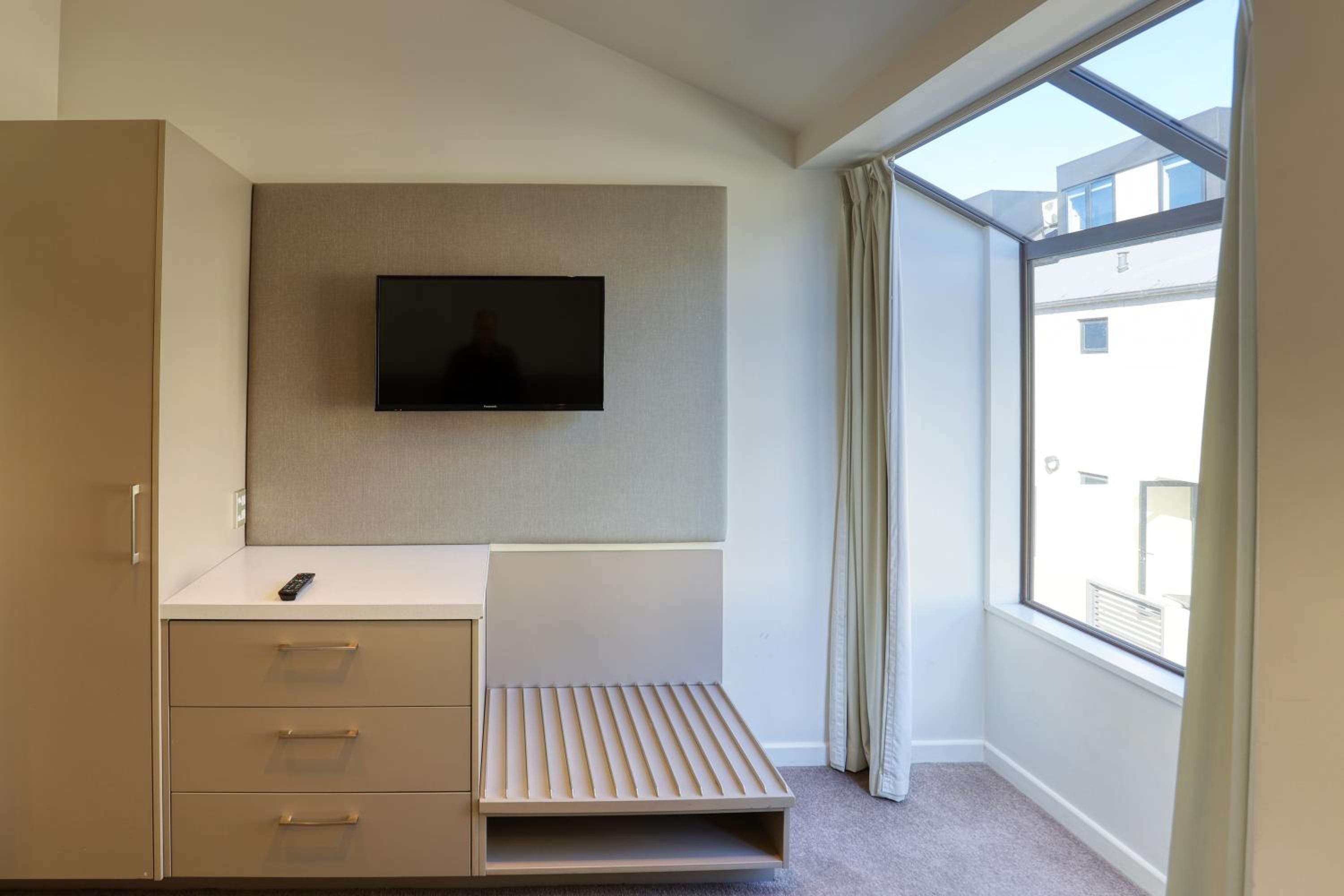 Two-Bedroom Apartment with Courtyard - Photo 10