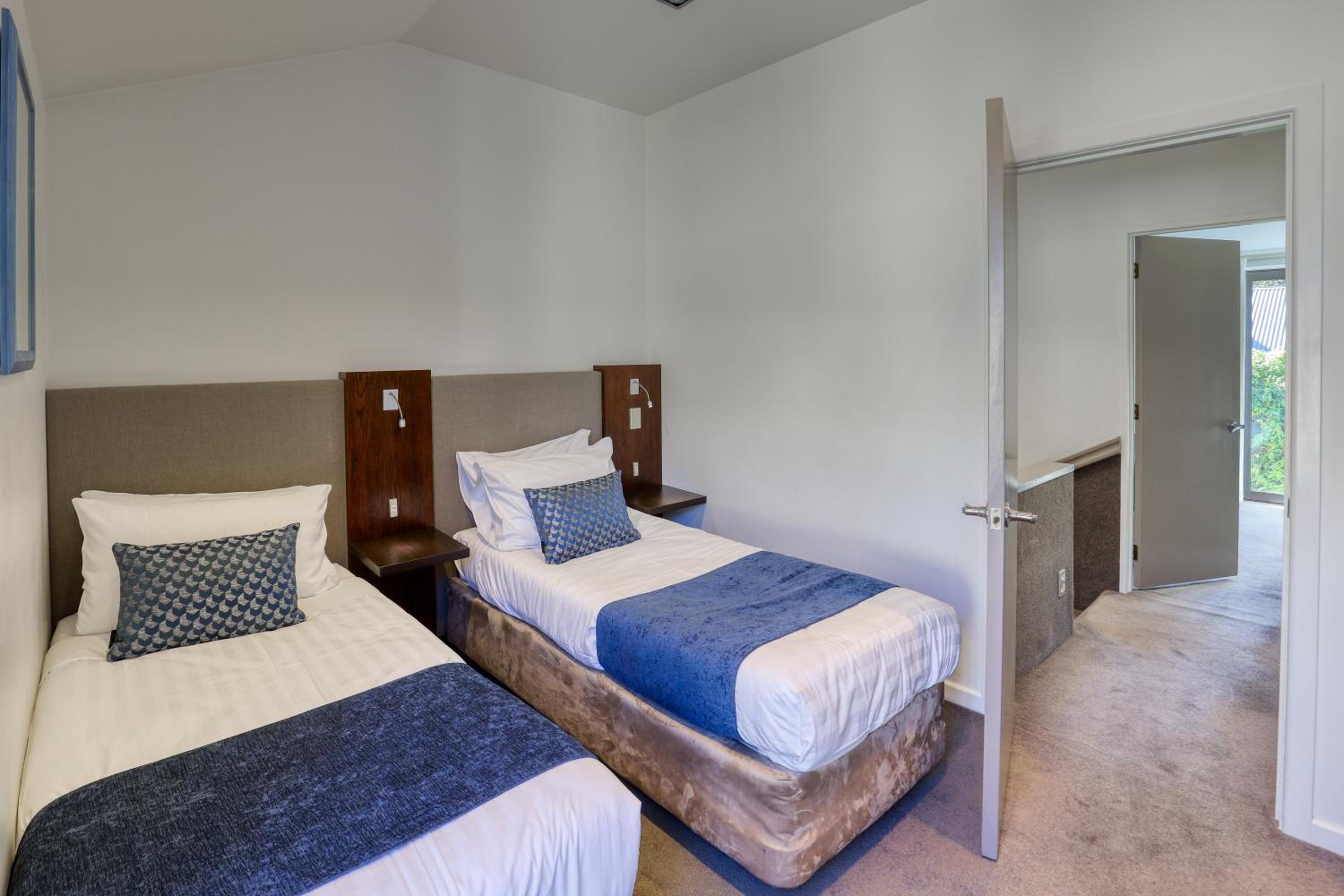 Two-Bedroom Apartment with Courtyard - Photo 15