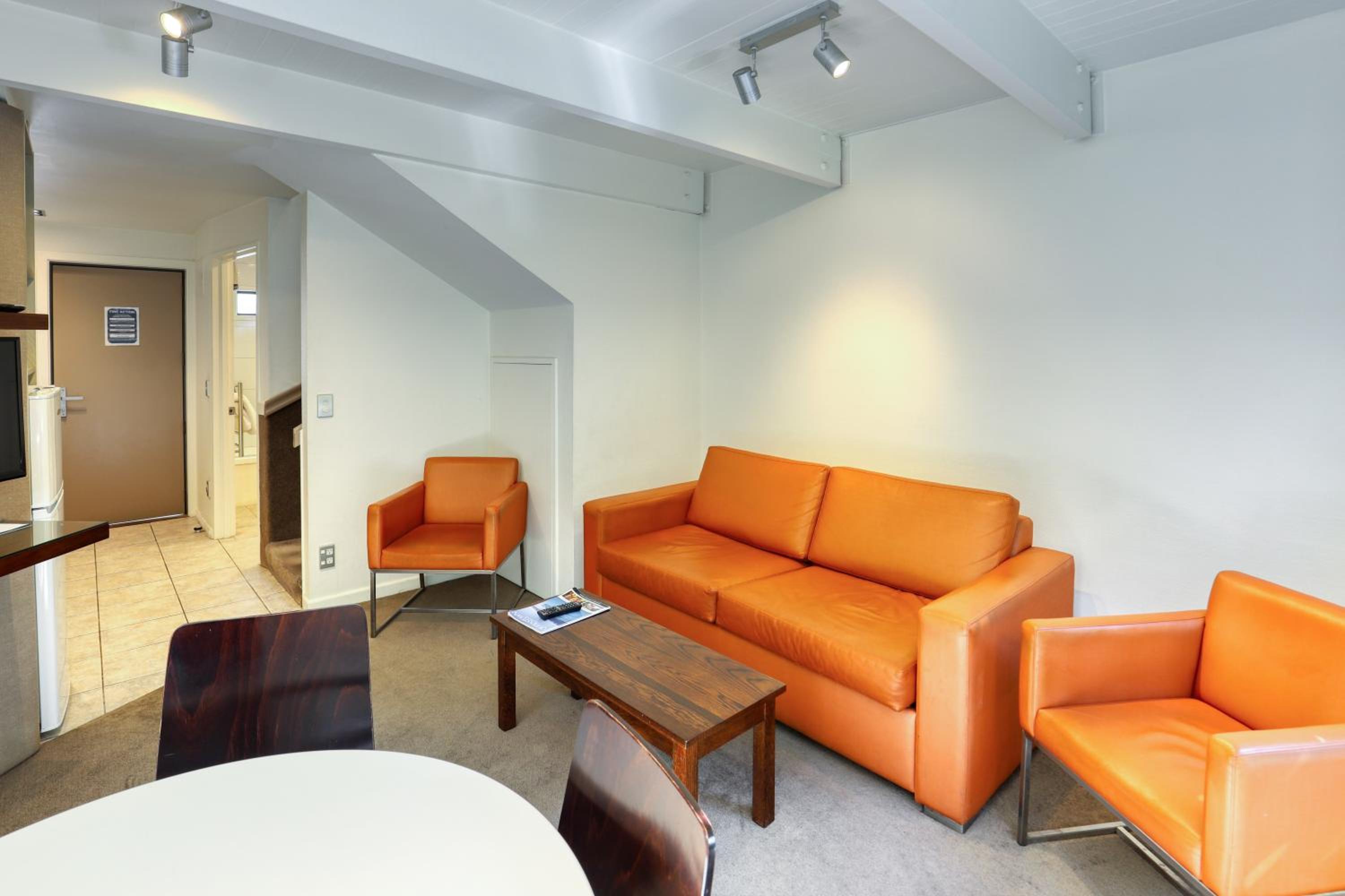 Two-Bedroom Apartment with Courtyard - Photo 18