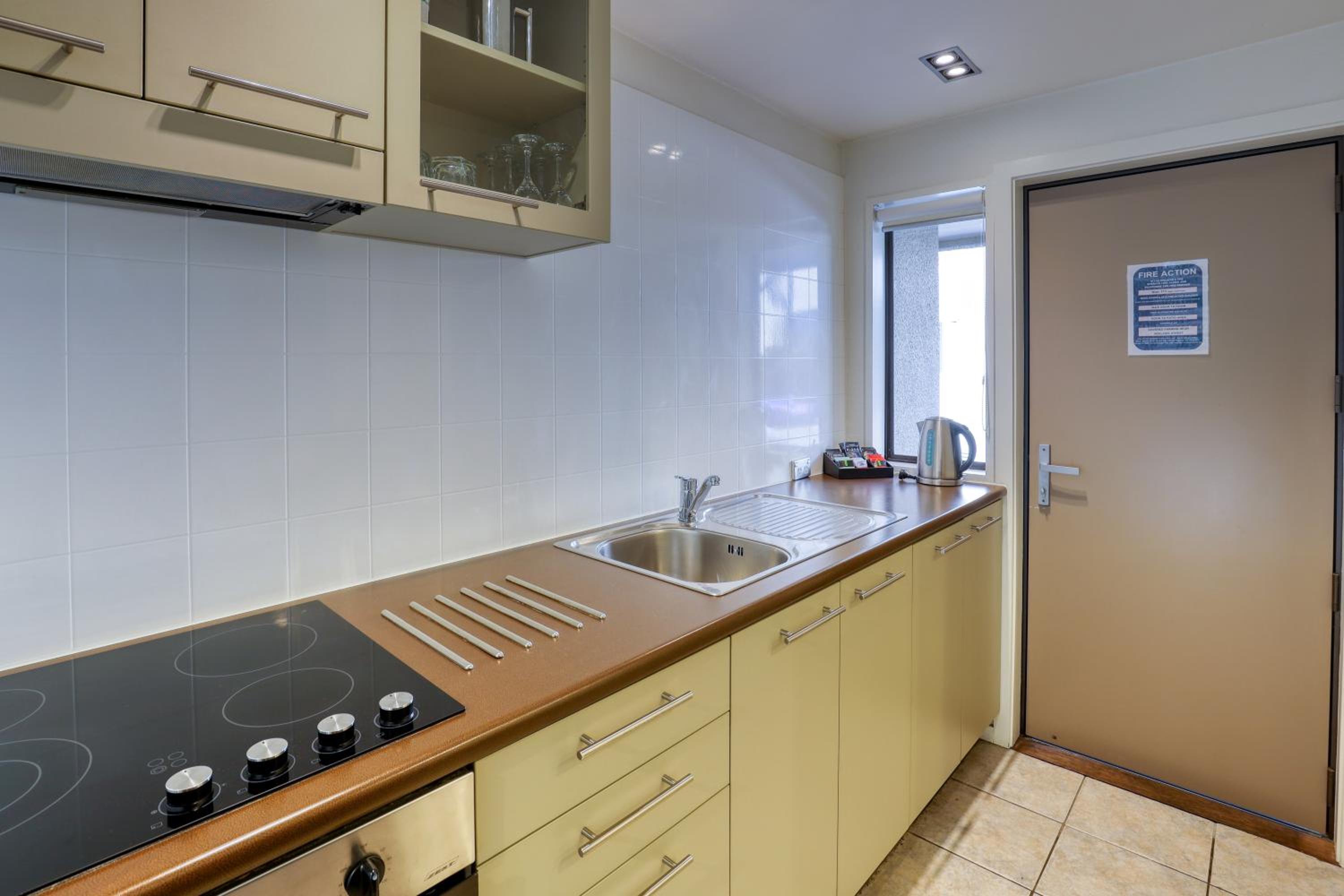 Two-Bedroom Apartment with Courtyard - Photo 21