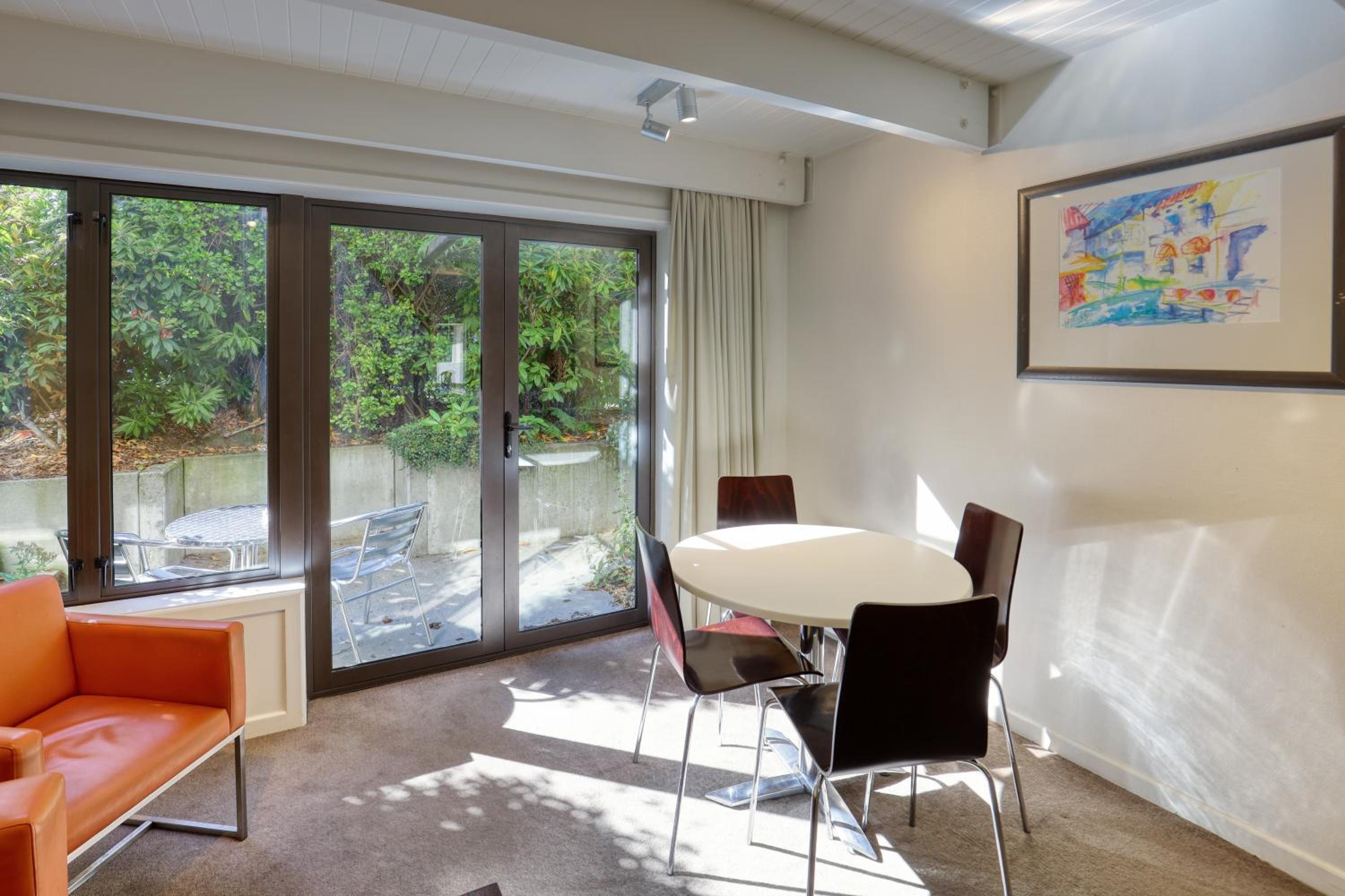 Two-Bedroom Apartment with Courtyard - Photo 2