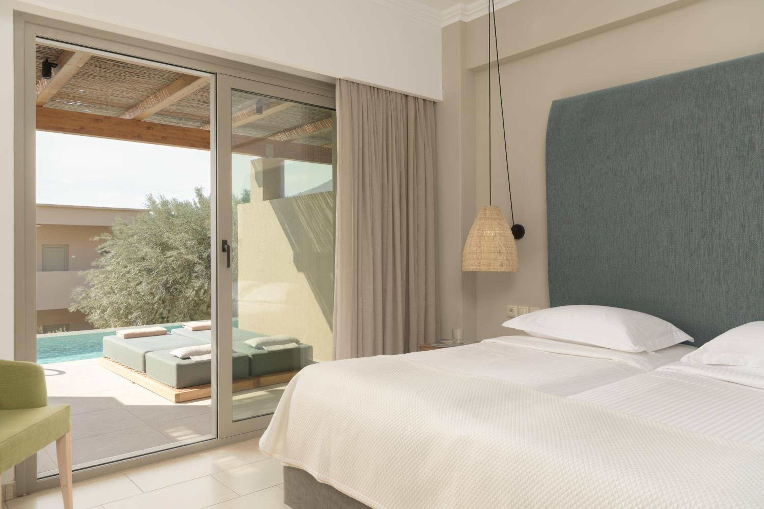 Junior Suite Swim up Mountain & Garden view (min. Age 8 Years Old)