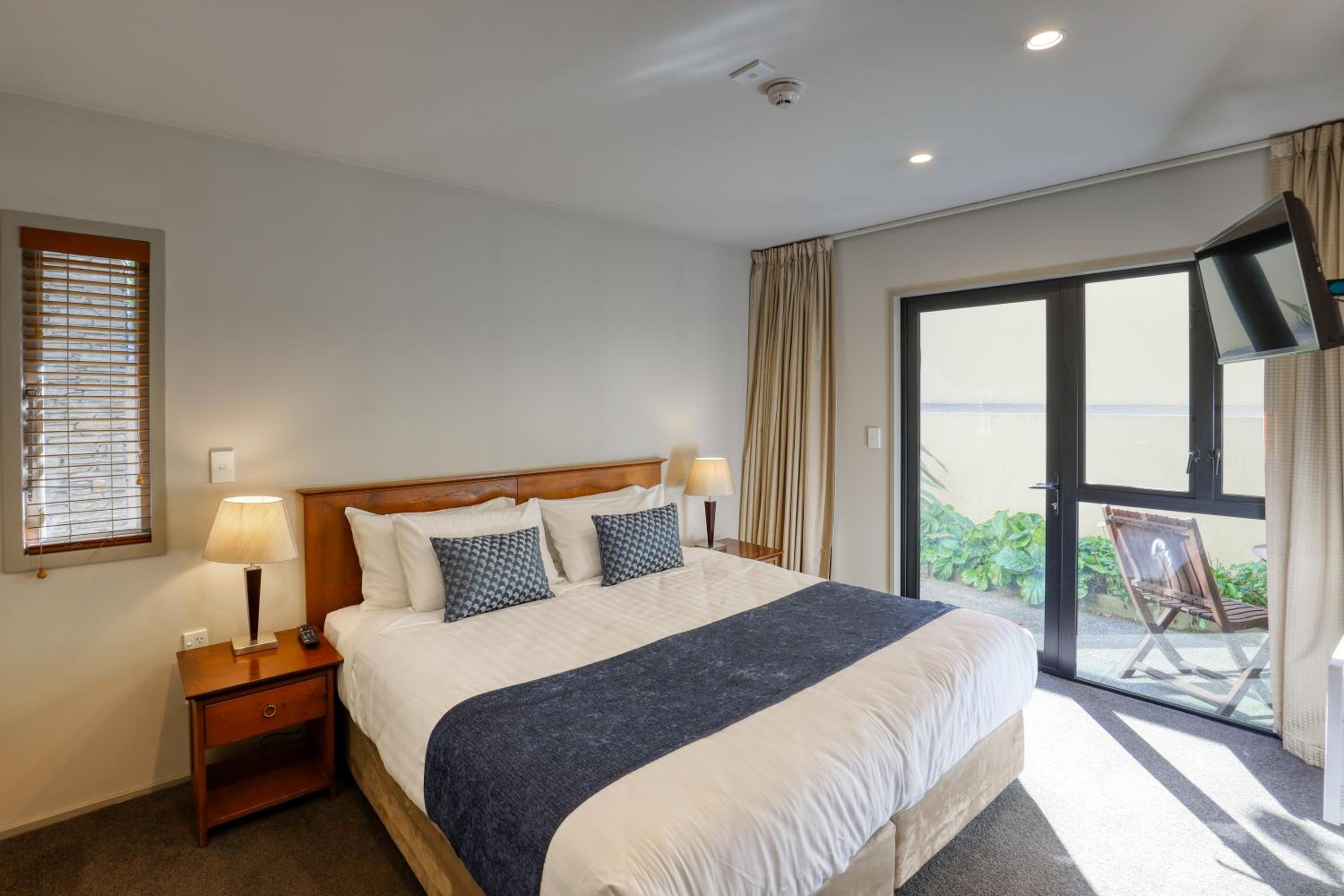 One-Bedroom Apartment with Courtyard - Photo 10