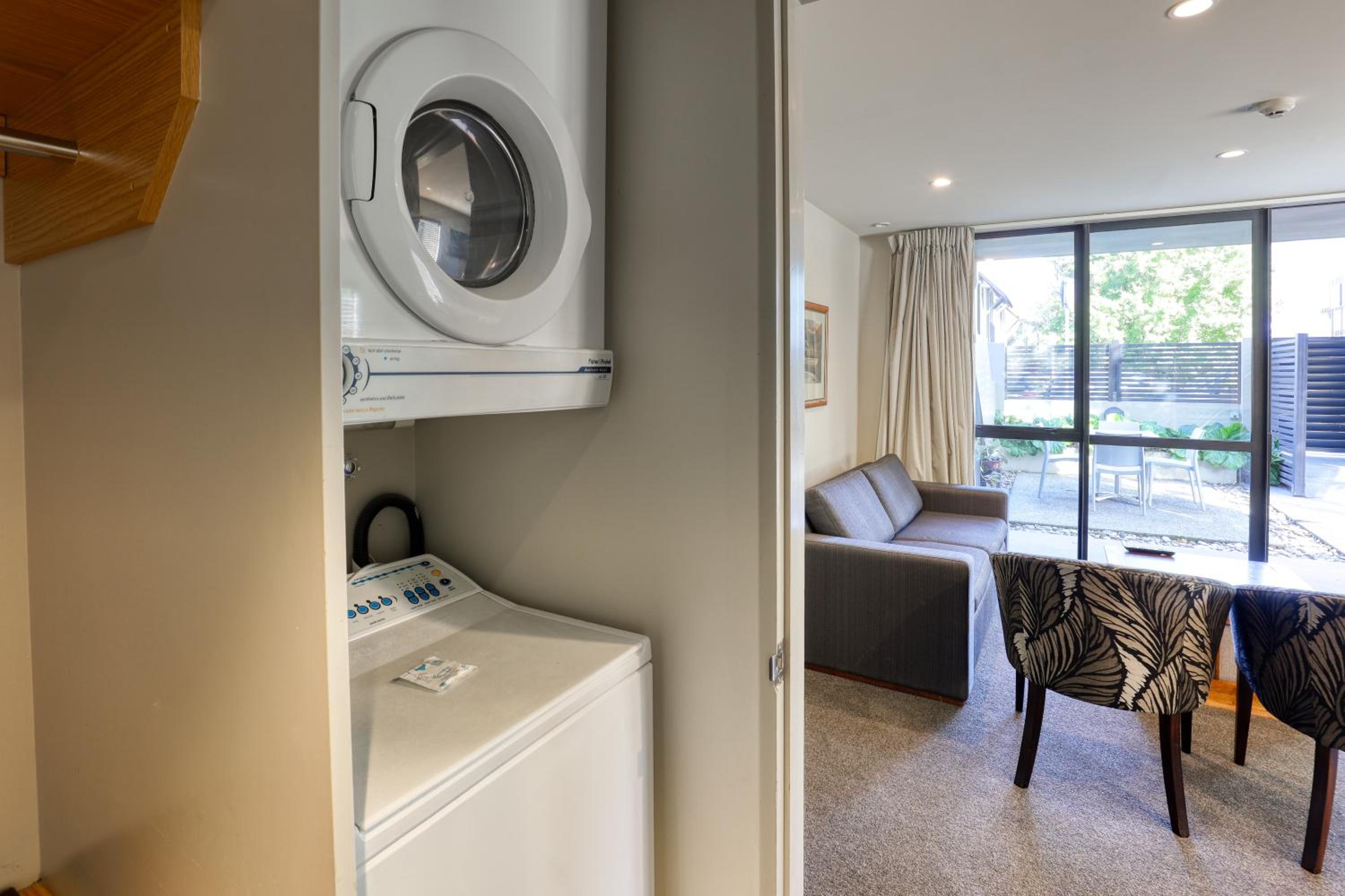 One-Bedroom Apartment with Courtyard - Photo 7