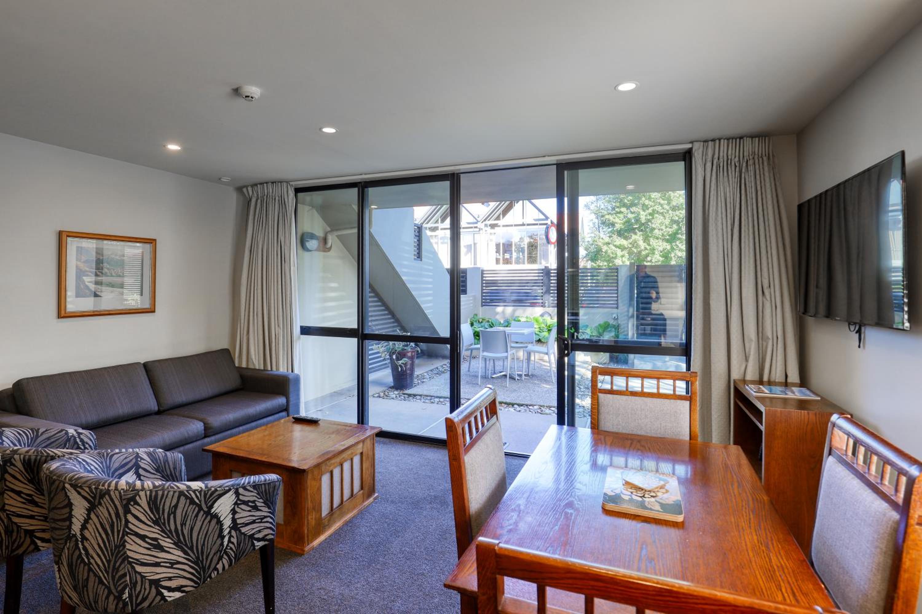 One-Bedroom Apartment with Courtyard - Photo 1