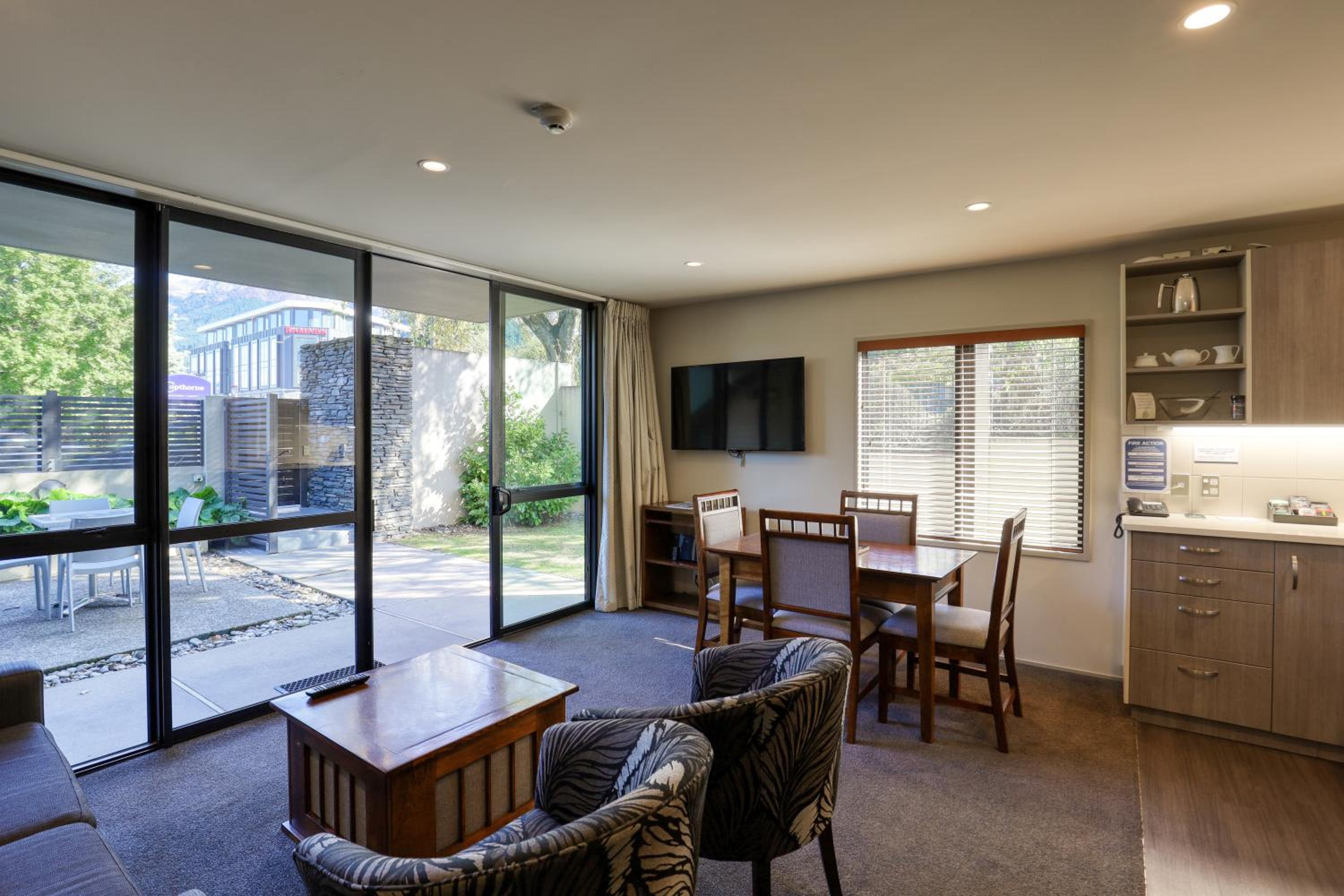 One-Bedroom Apartment with Courtyard - Photo 6