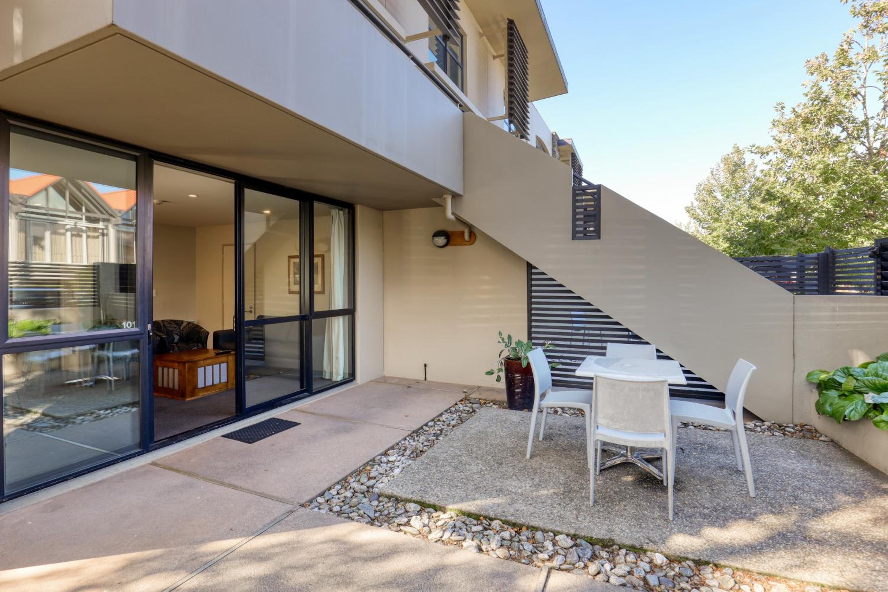 One-Bedroom Apartment with Courtyard - Photo 13