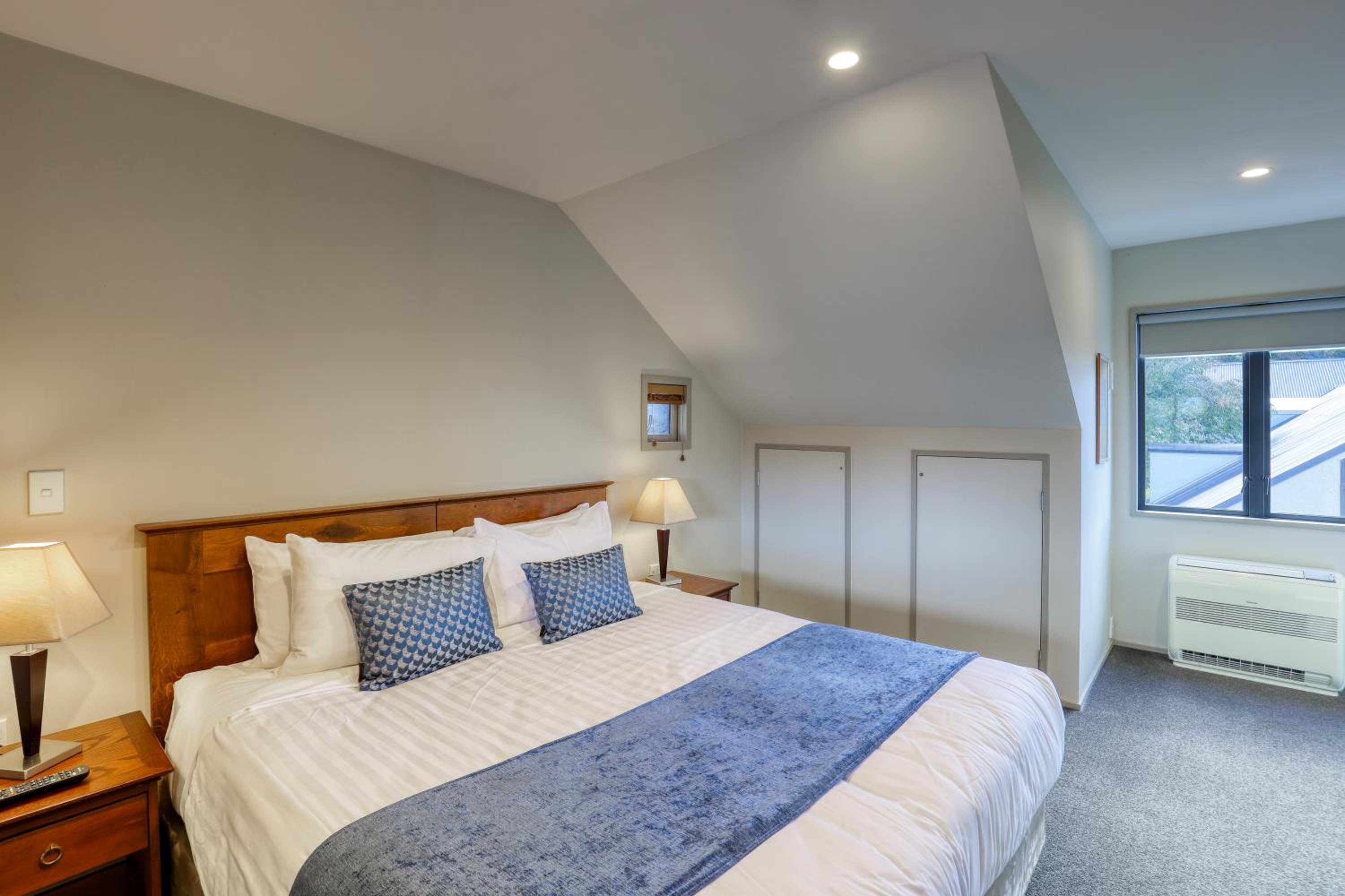 Two-Bedroom Apartment with Balcony - Photo 8