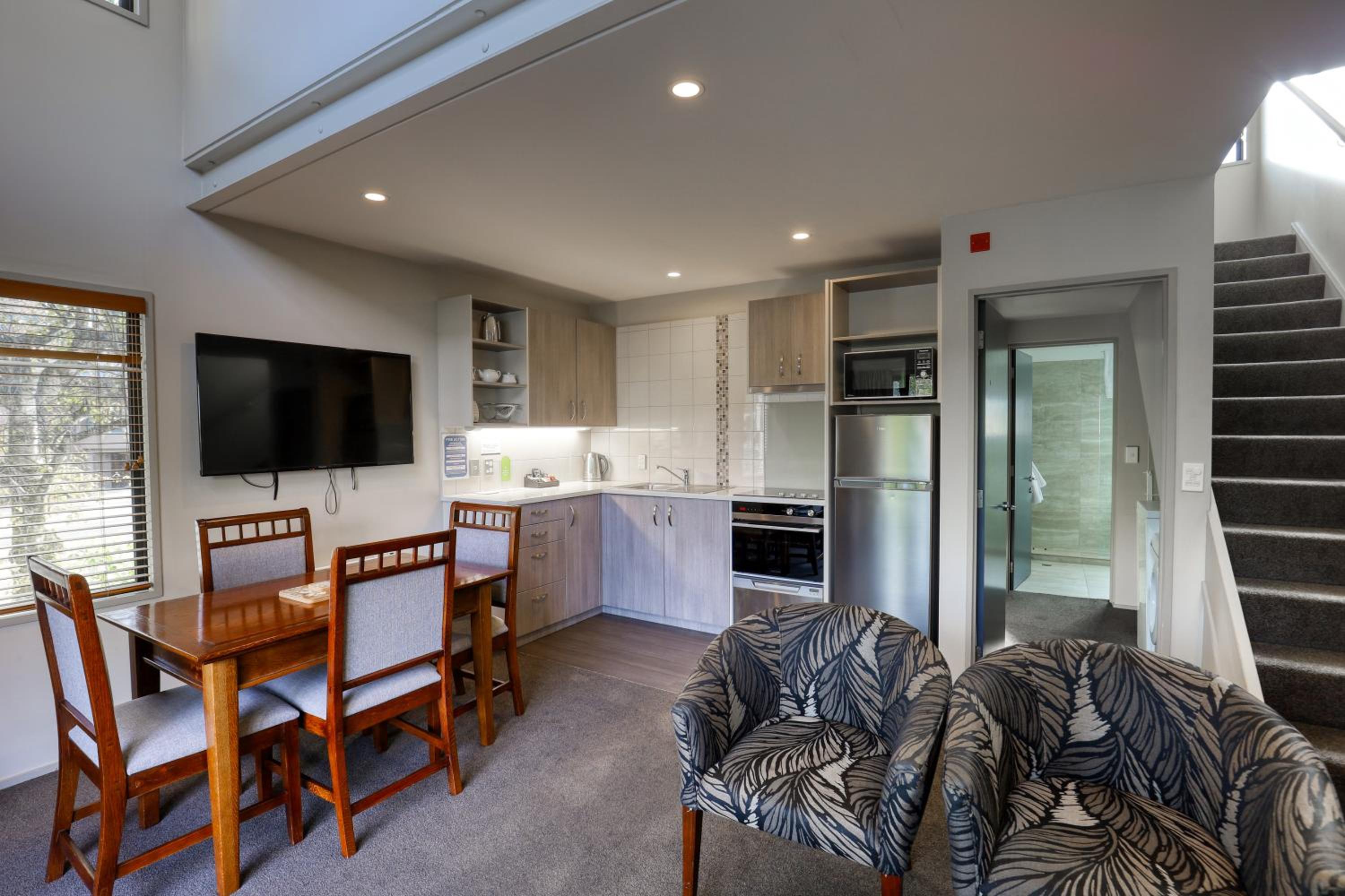 Two-Bedroom Apartment with Balcony - Photo 9