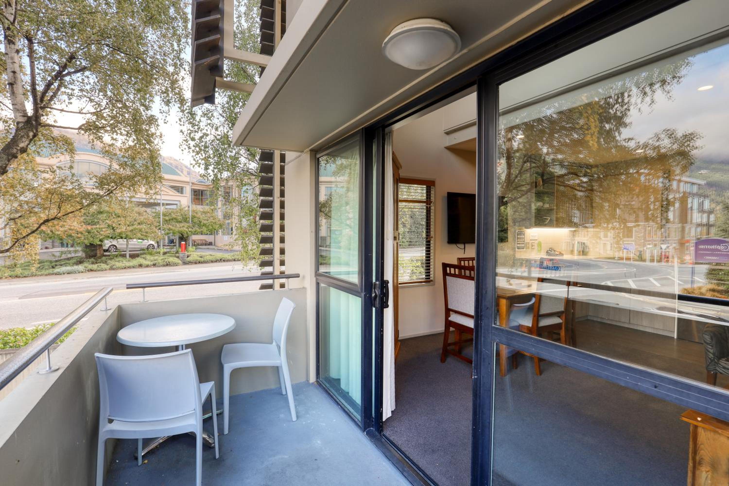 Two-Bedroom Apartment with Balcony - Photo 4