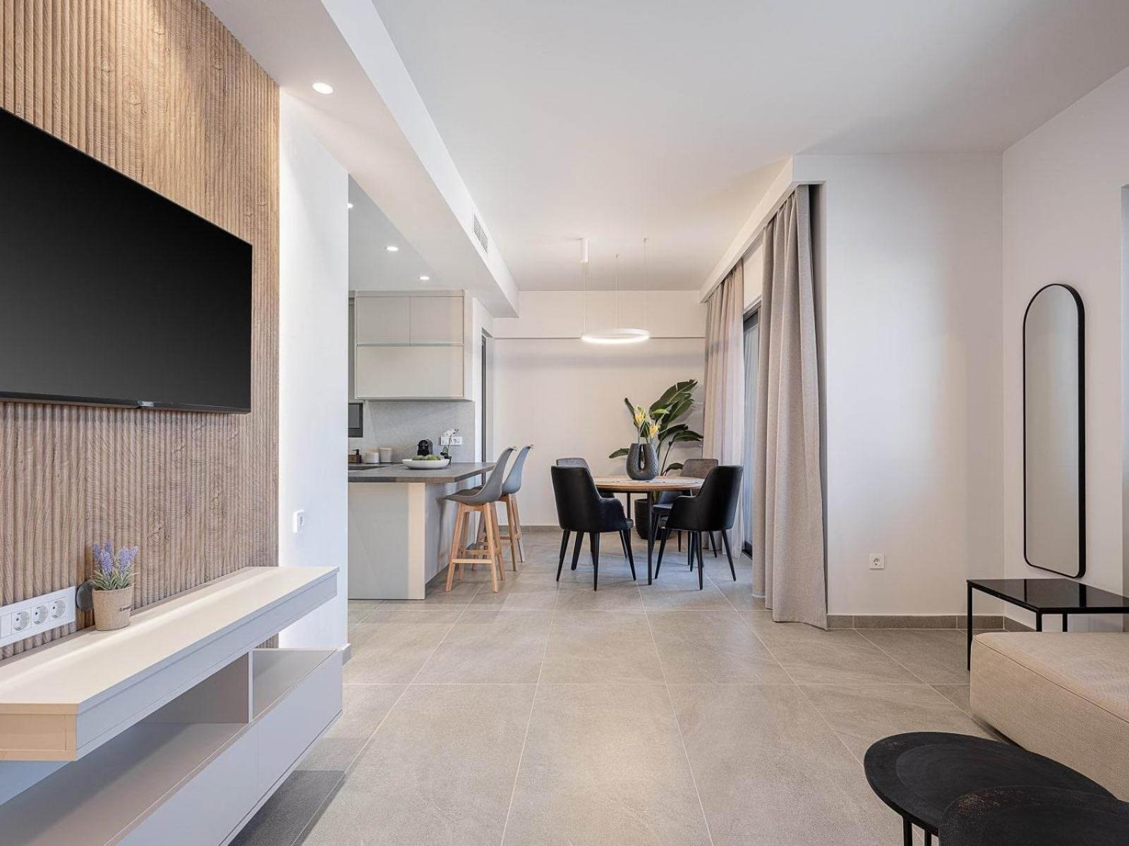 Deluxe Three-Bedroom Apartment