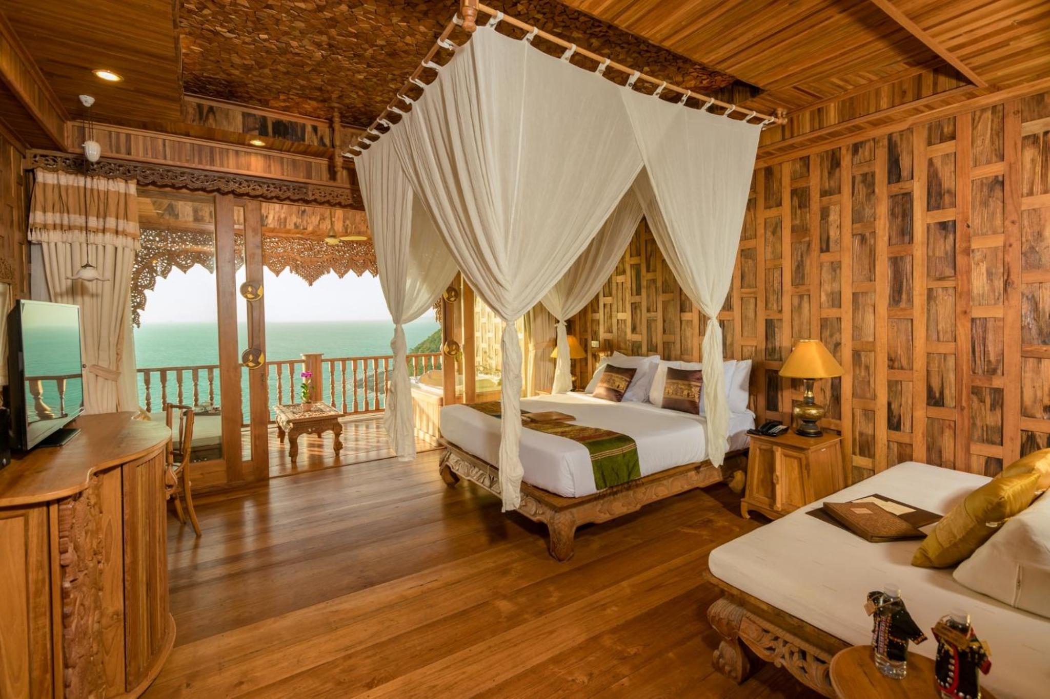 Supreme Deluxe Sea View with 1000THB Resort Credit per Night and Scheduled Speedboat Roundtrip